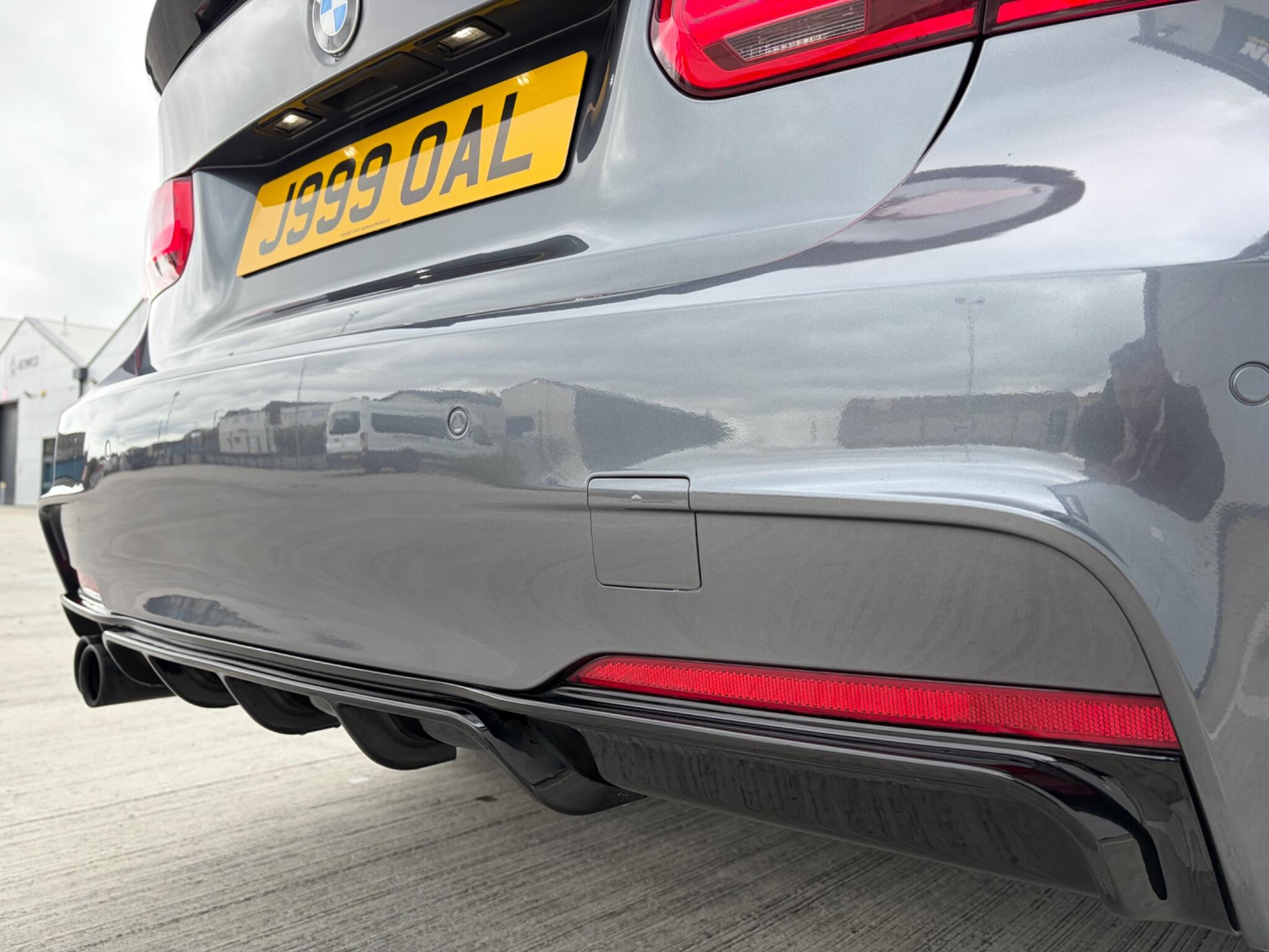 BMW 3 Series view 16