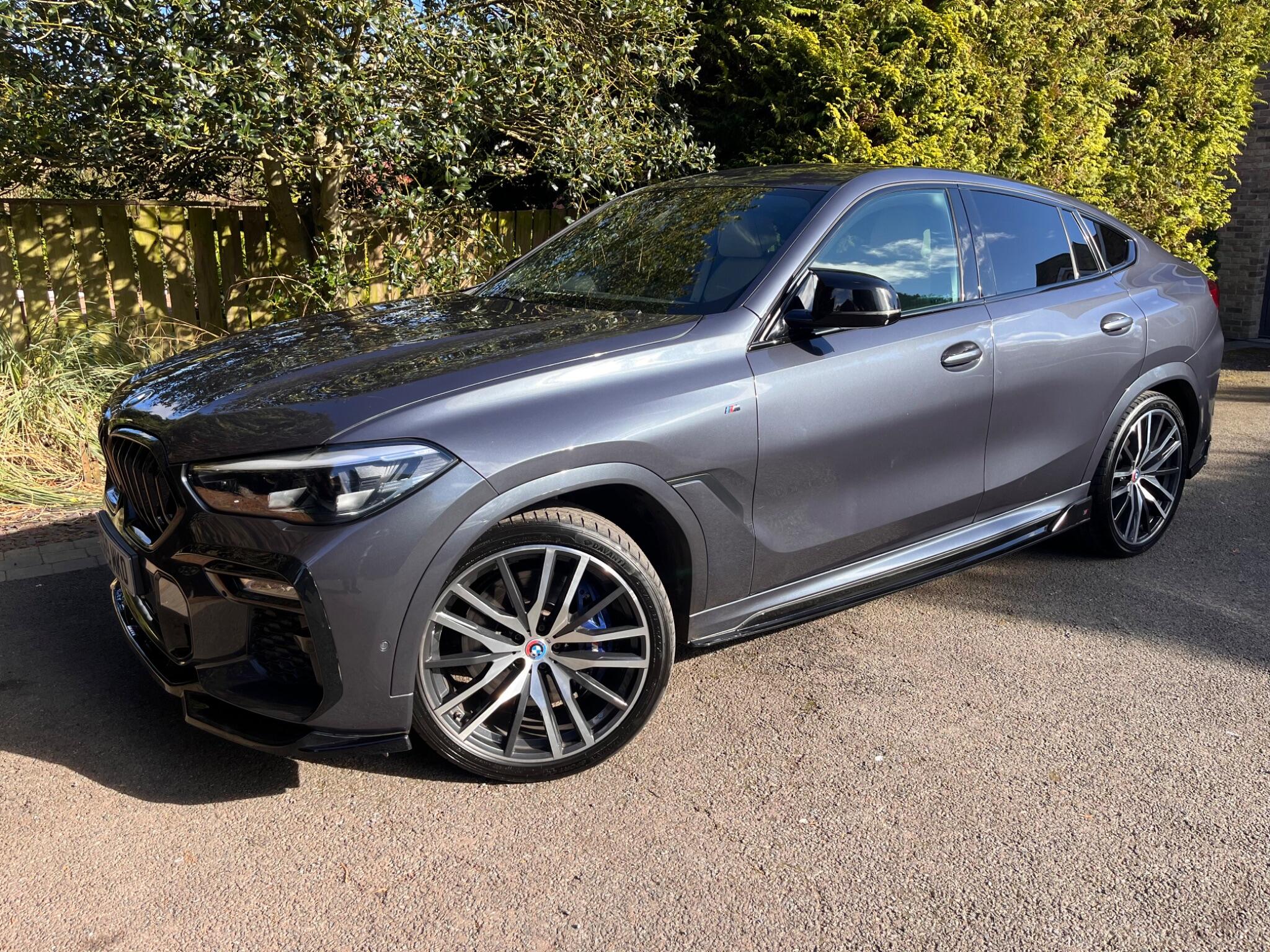BMW X6 view 10