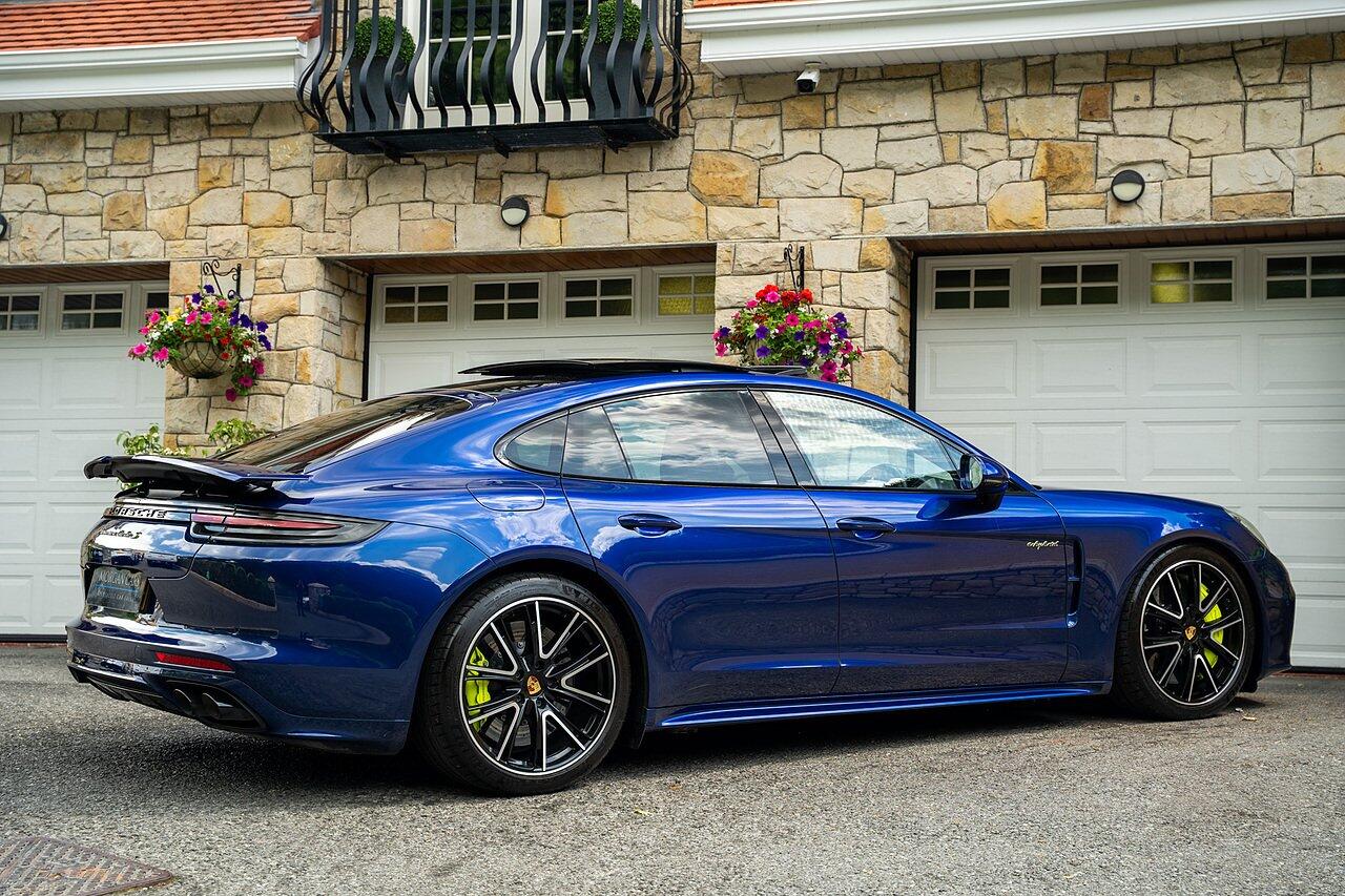 Porsche Panamera view 20