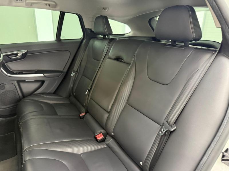 2013 Volvo V60 image 24