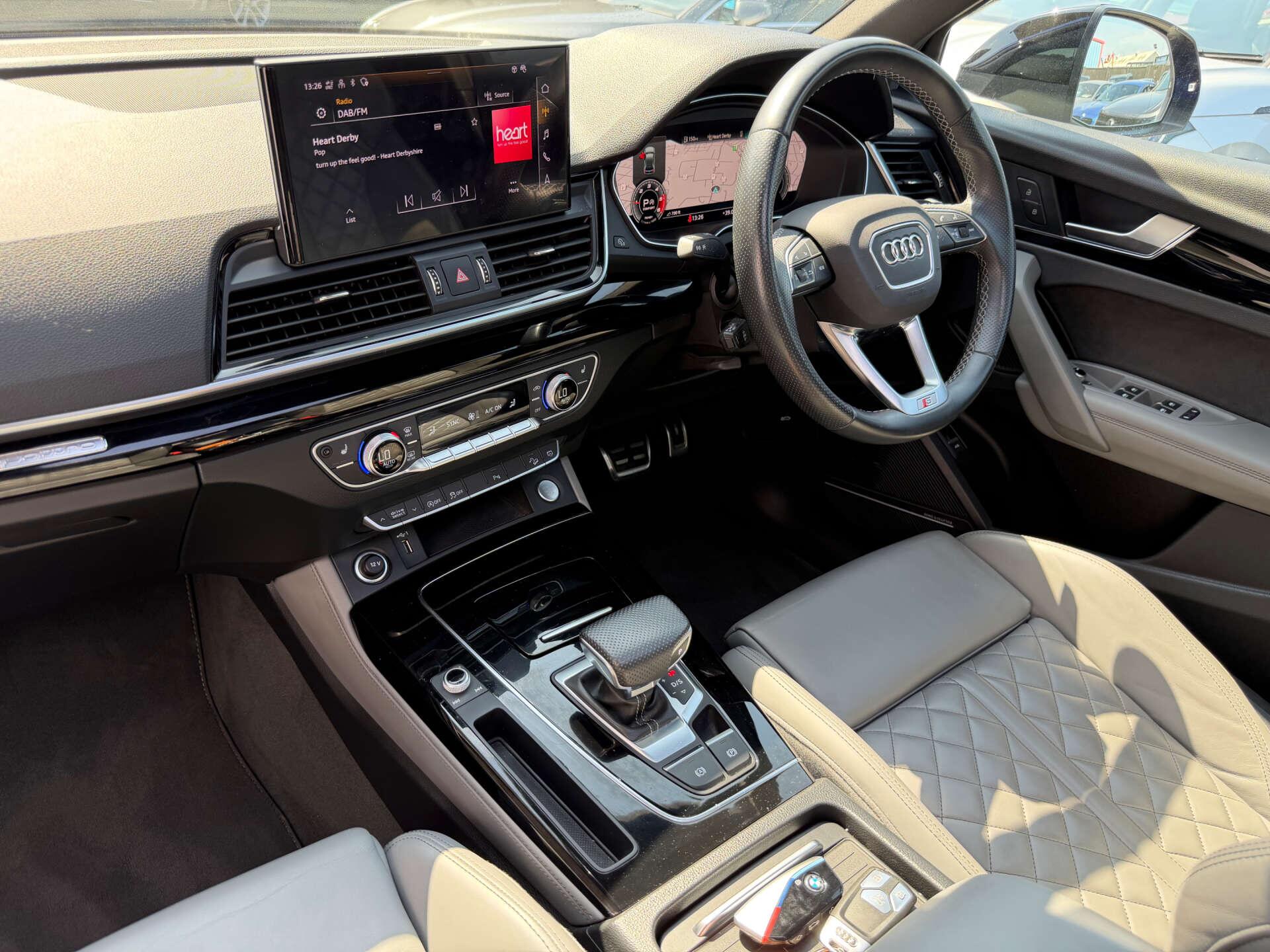 Audi Q5 view 13
