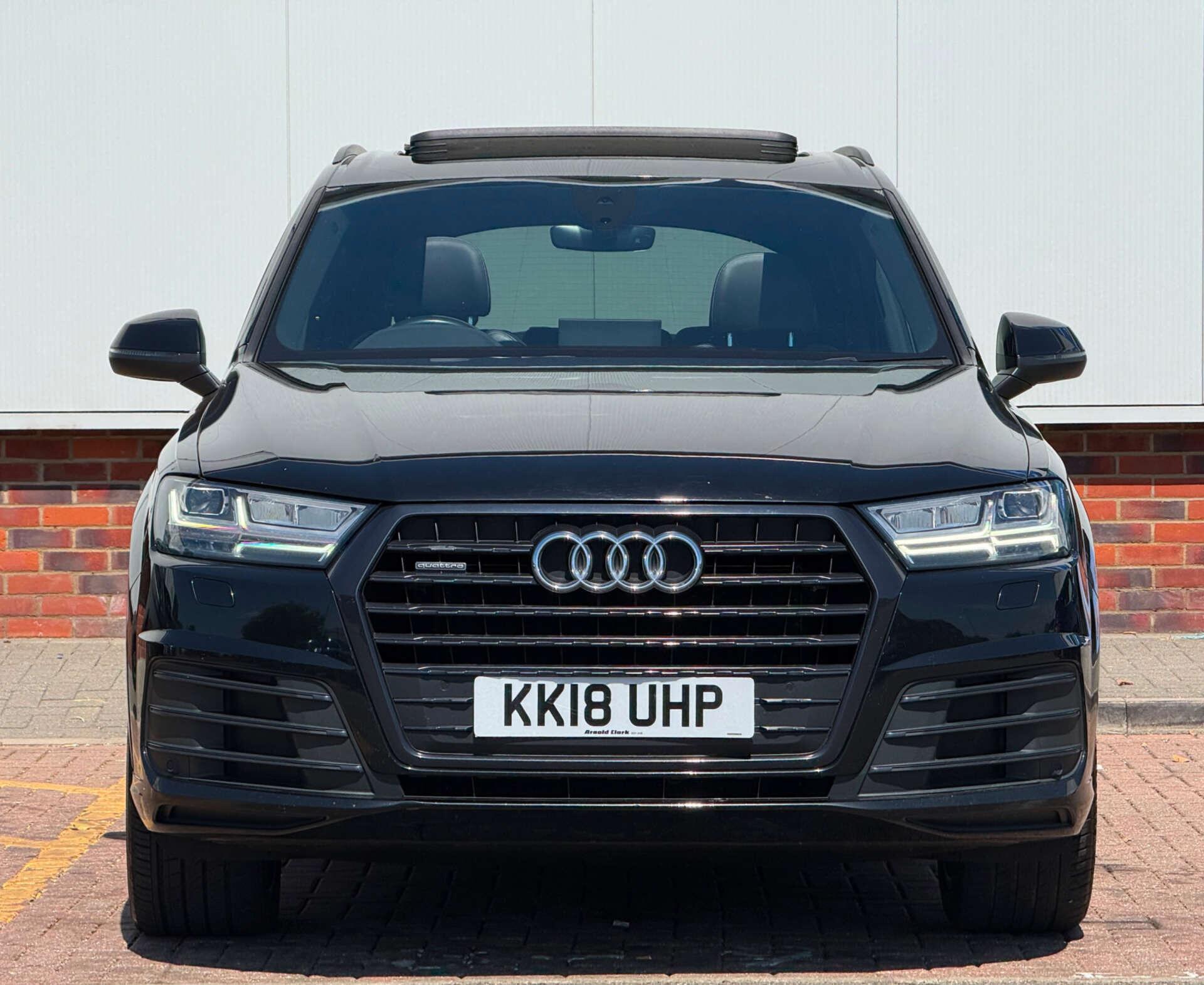 Audi Q7 view 2