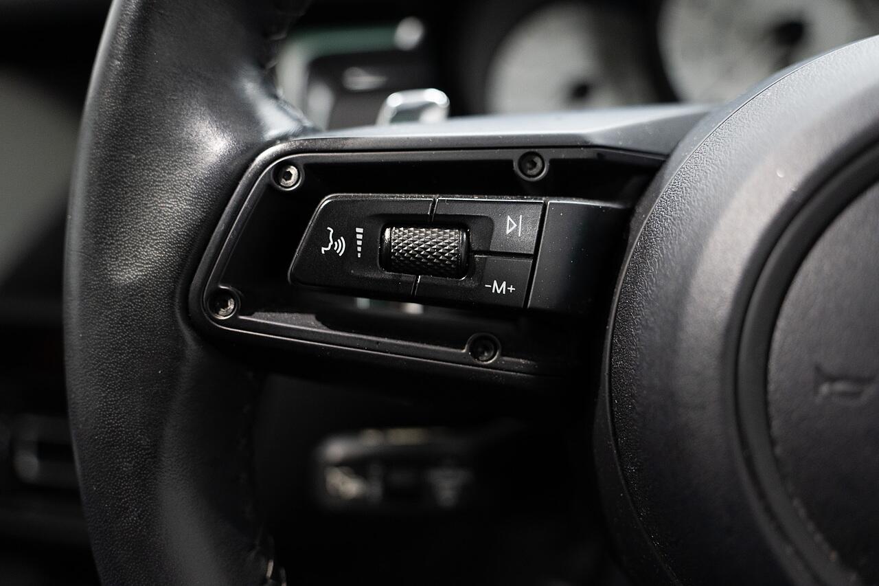 Porsche Macan view 8