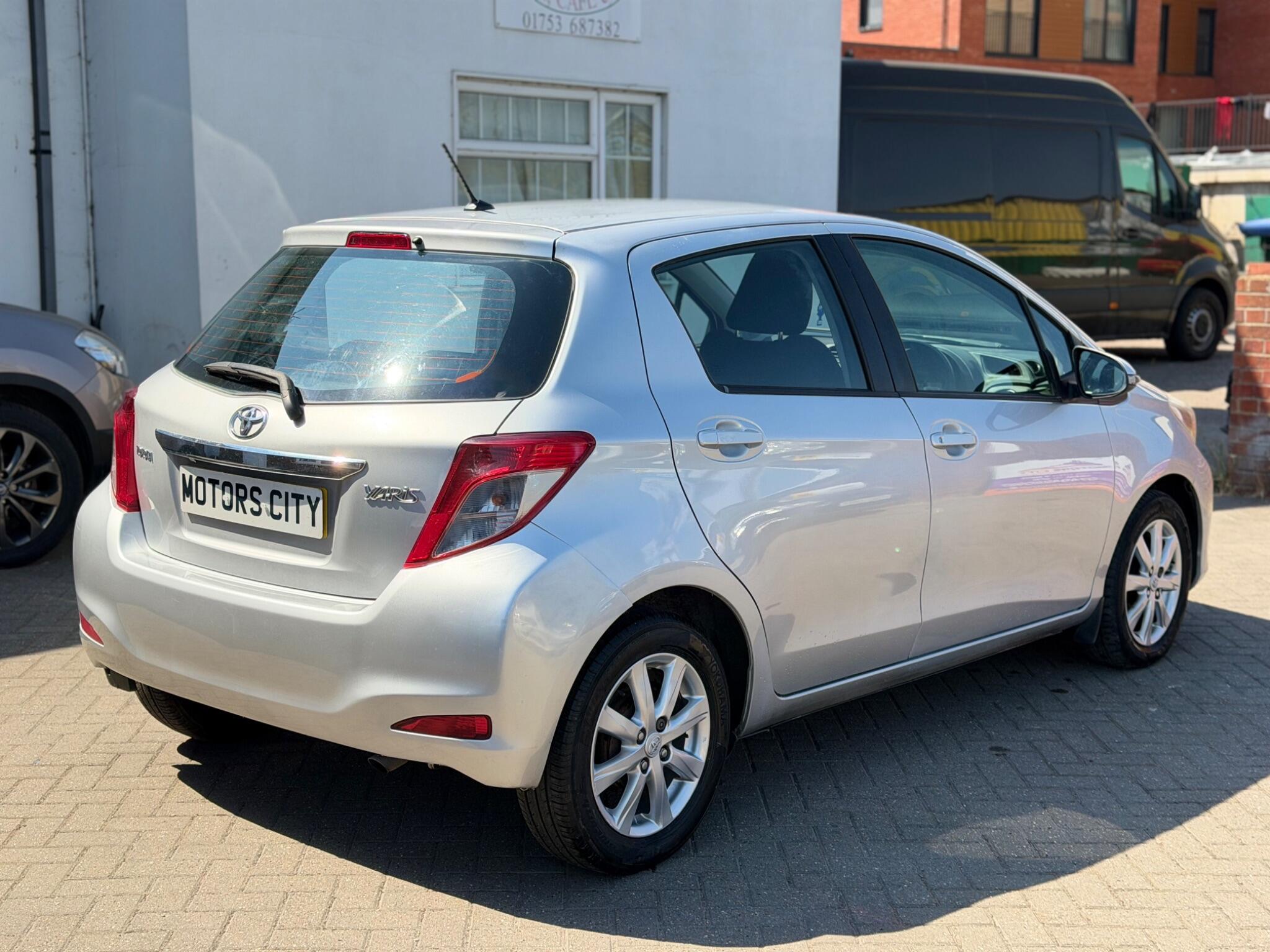 Toyota Yaris view 10