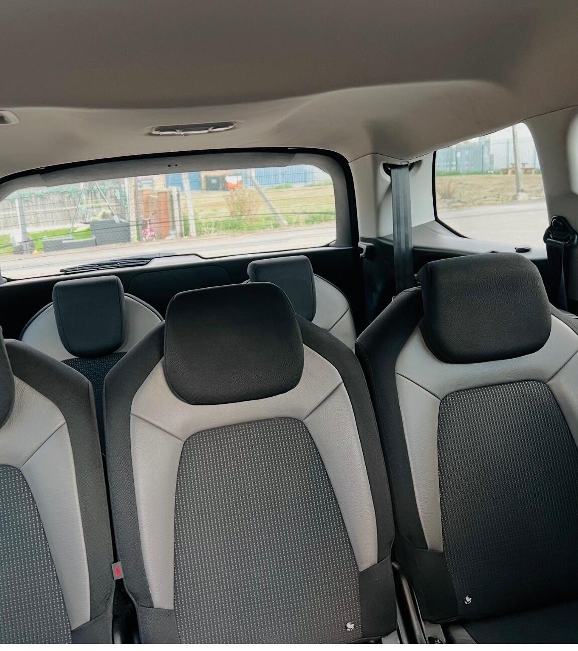 Citroen Grand C4 Picasso view 25