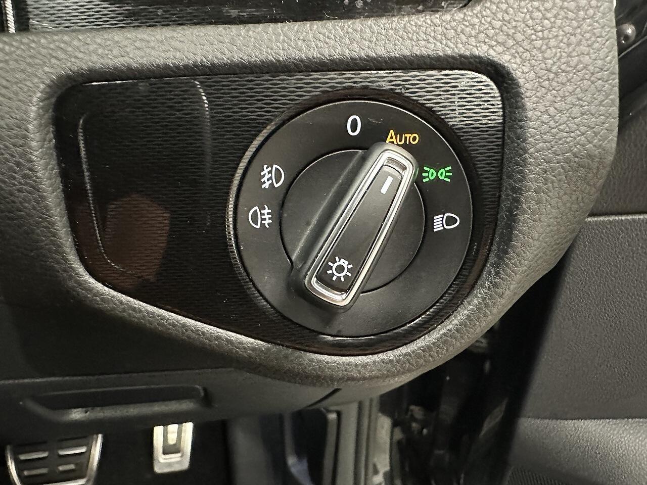 Volkswagen Golf view 20