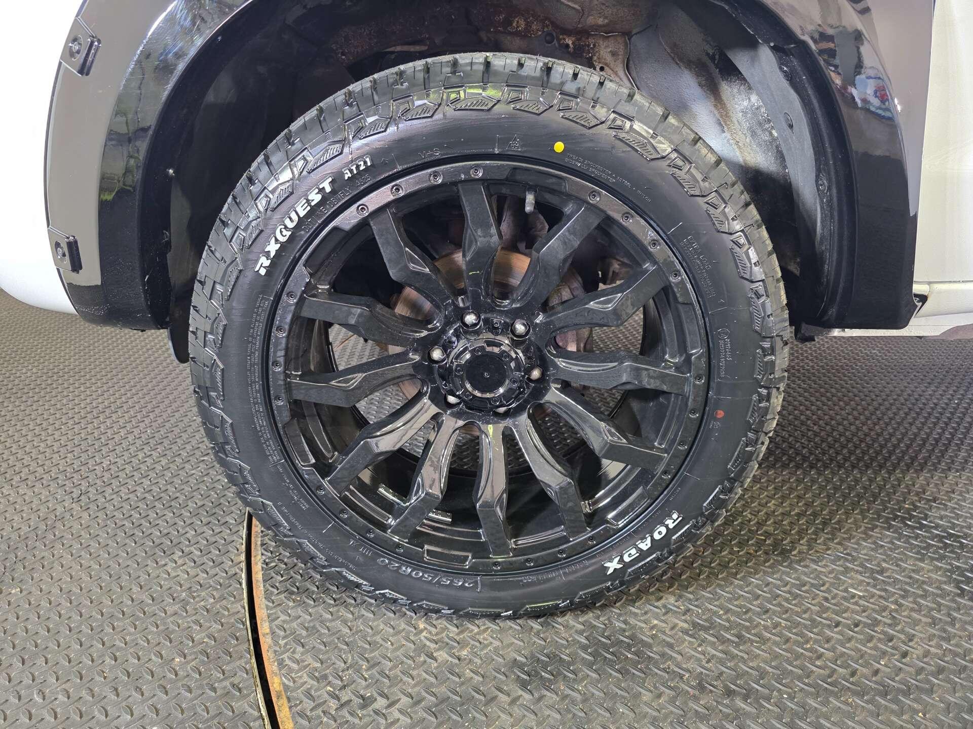 Toyota Hilux view 45