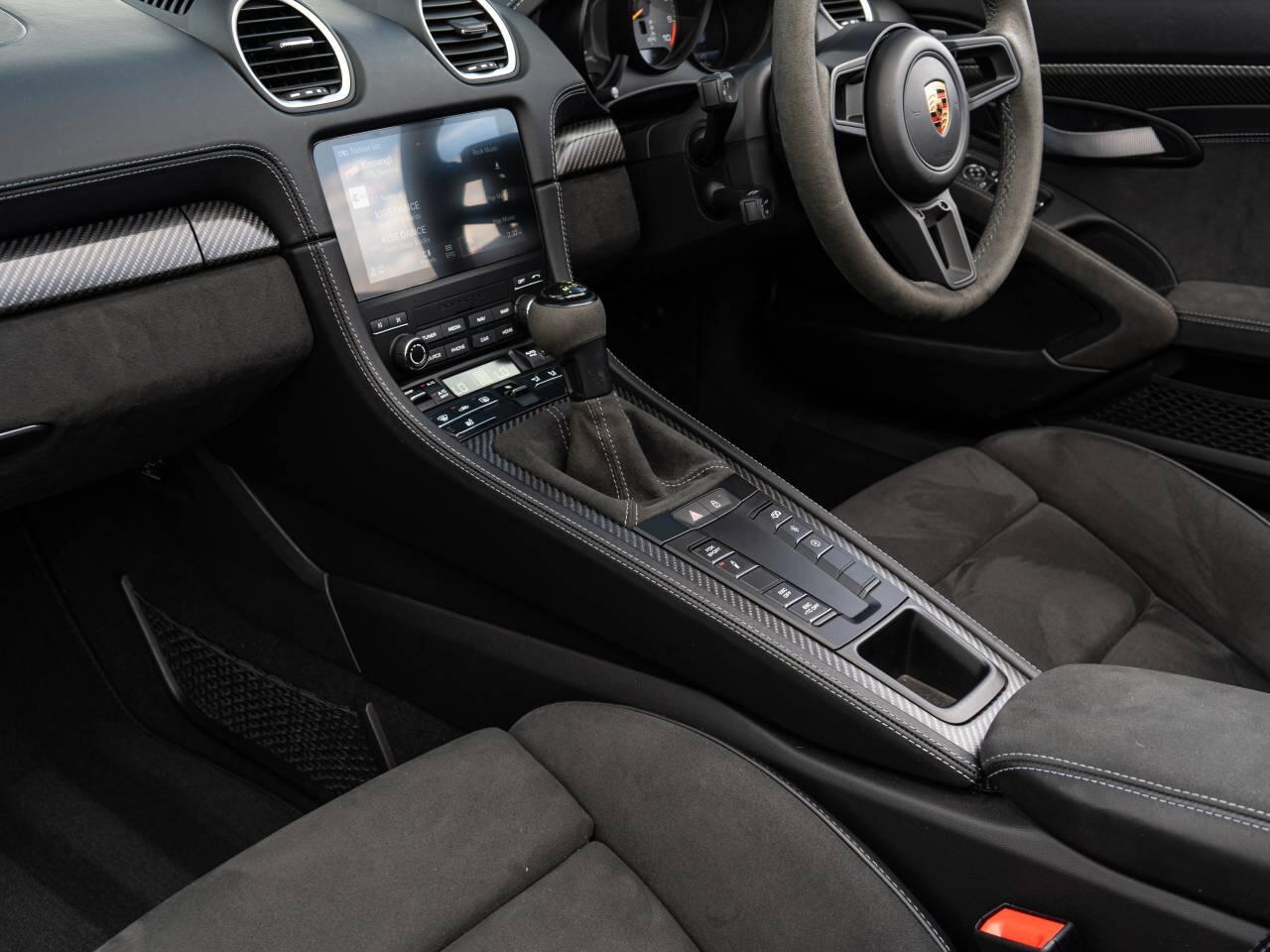 Porsche 718 Spyder view 39