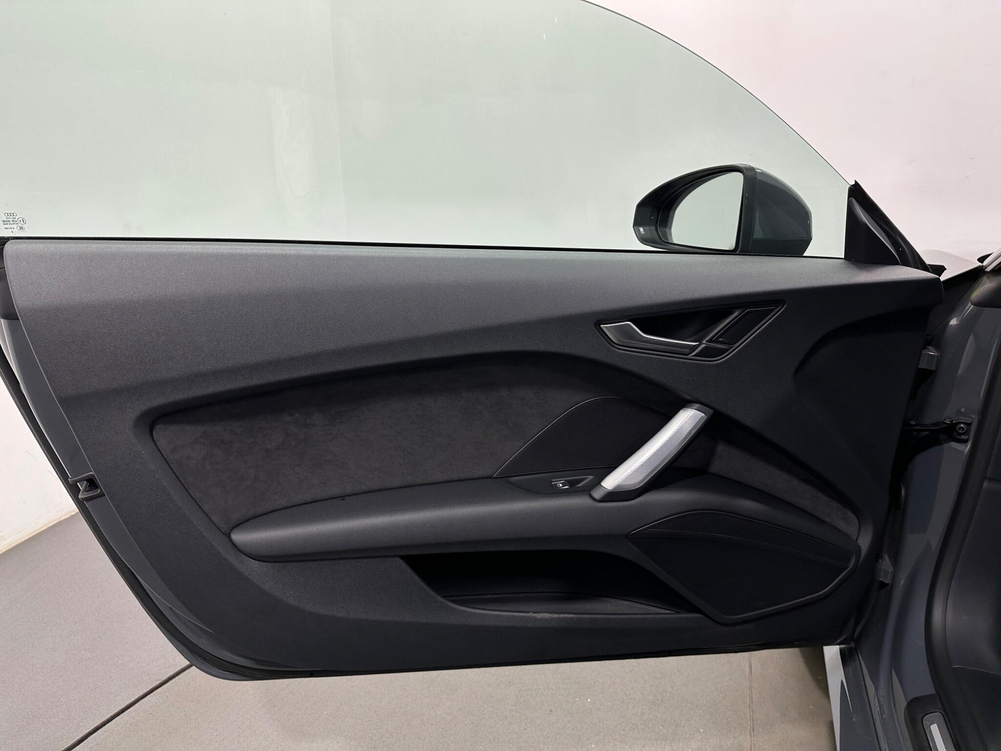 Audi TT view 36