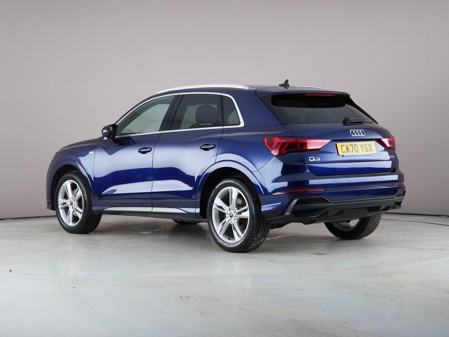 Audi Q3 view 8