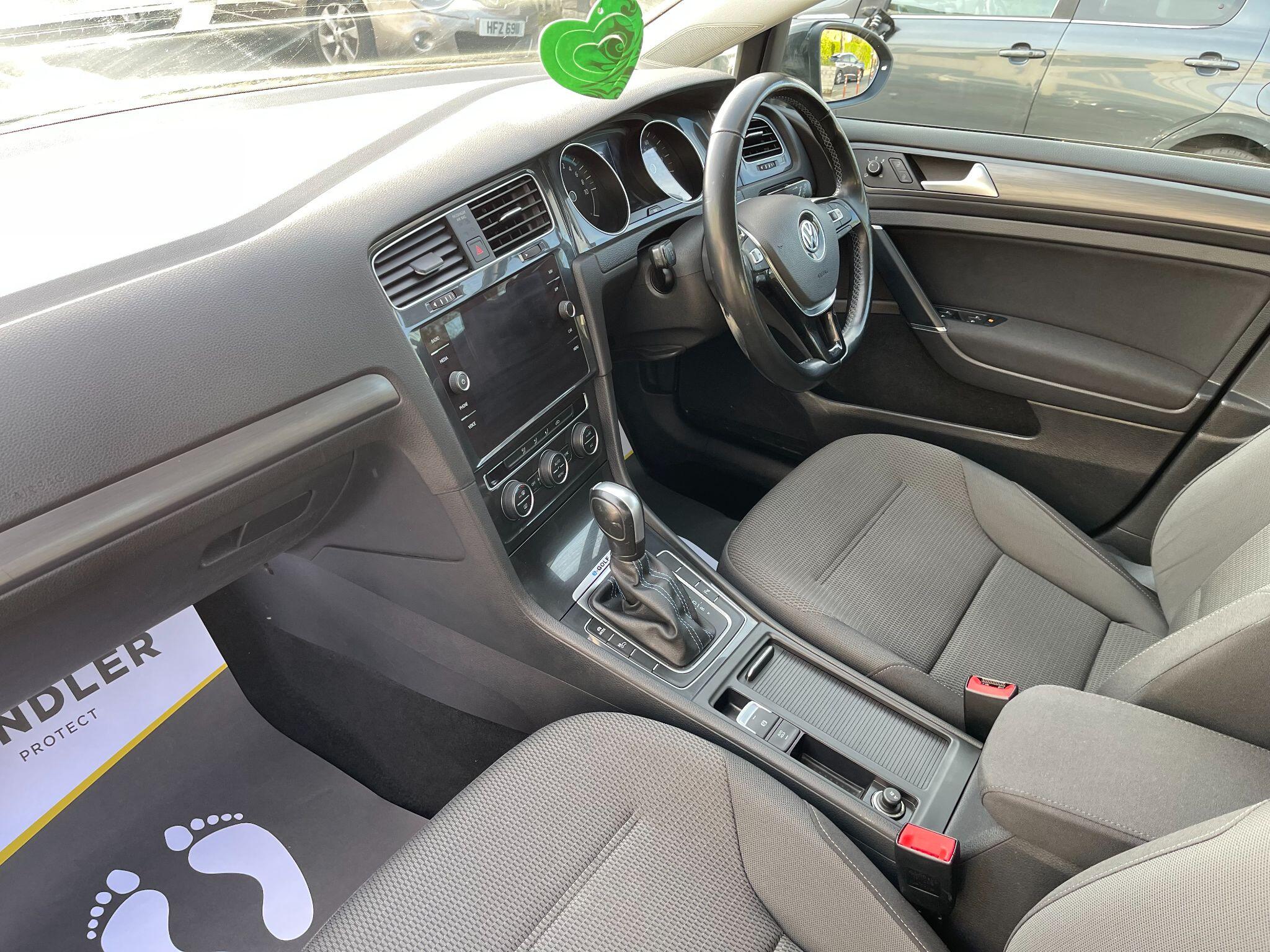 Volkswagen E-Golf view 44