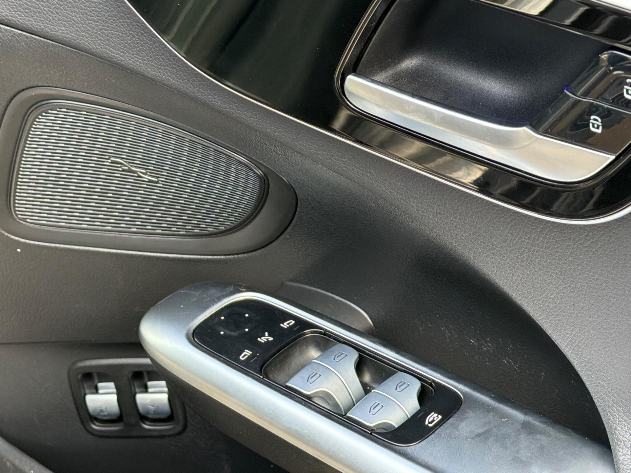 Mercedes-Benz C-Class view 14