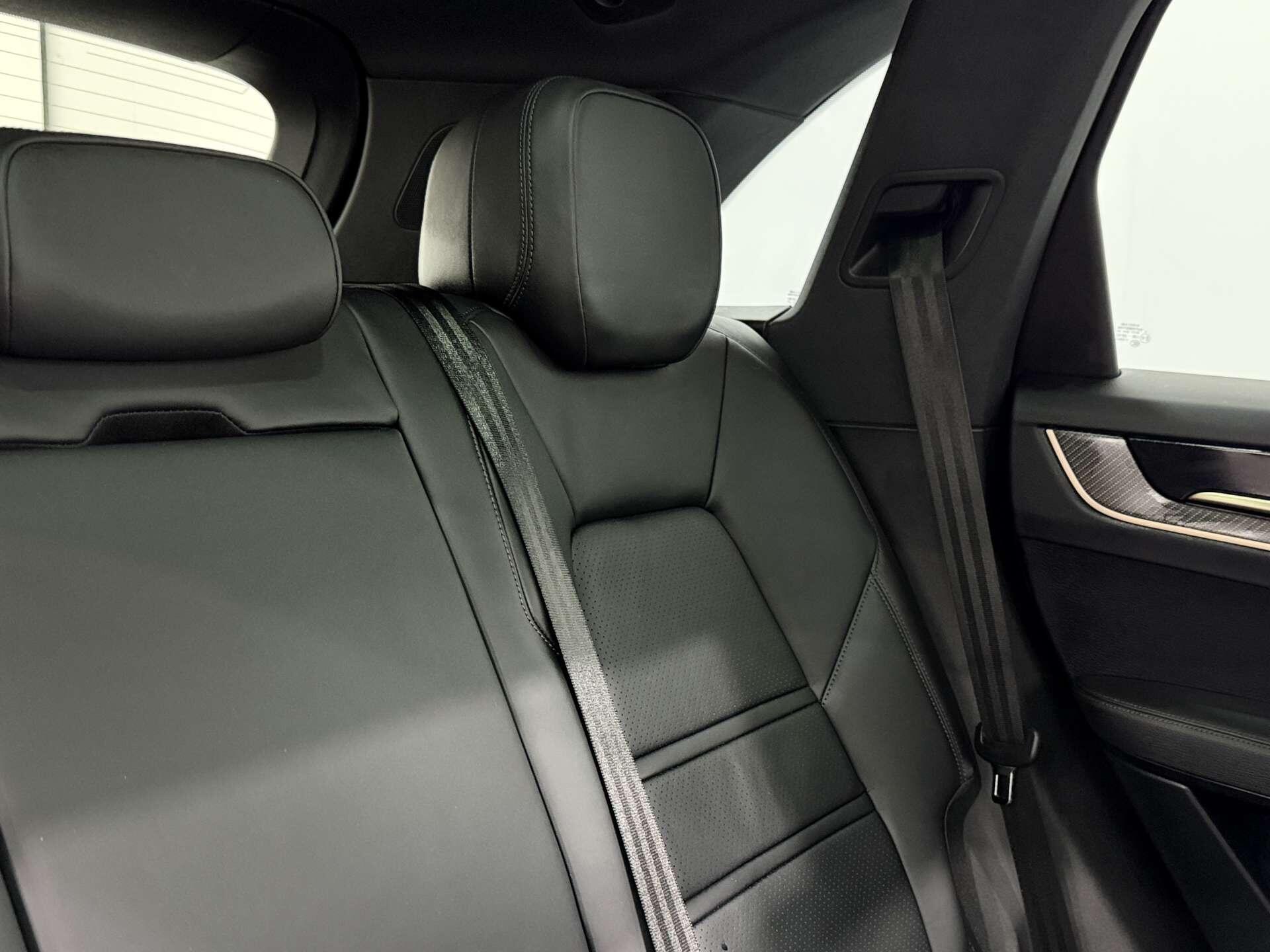 Porsche Cayenne view 13