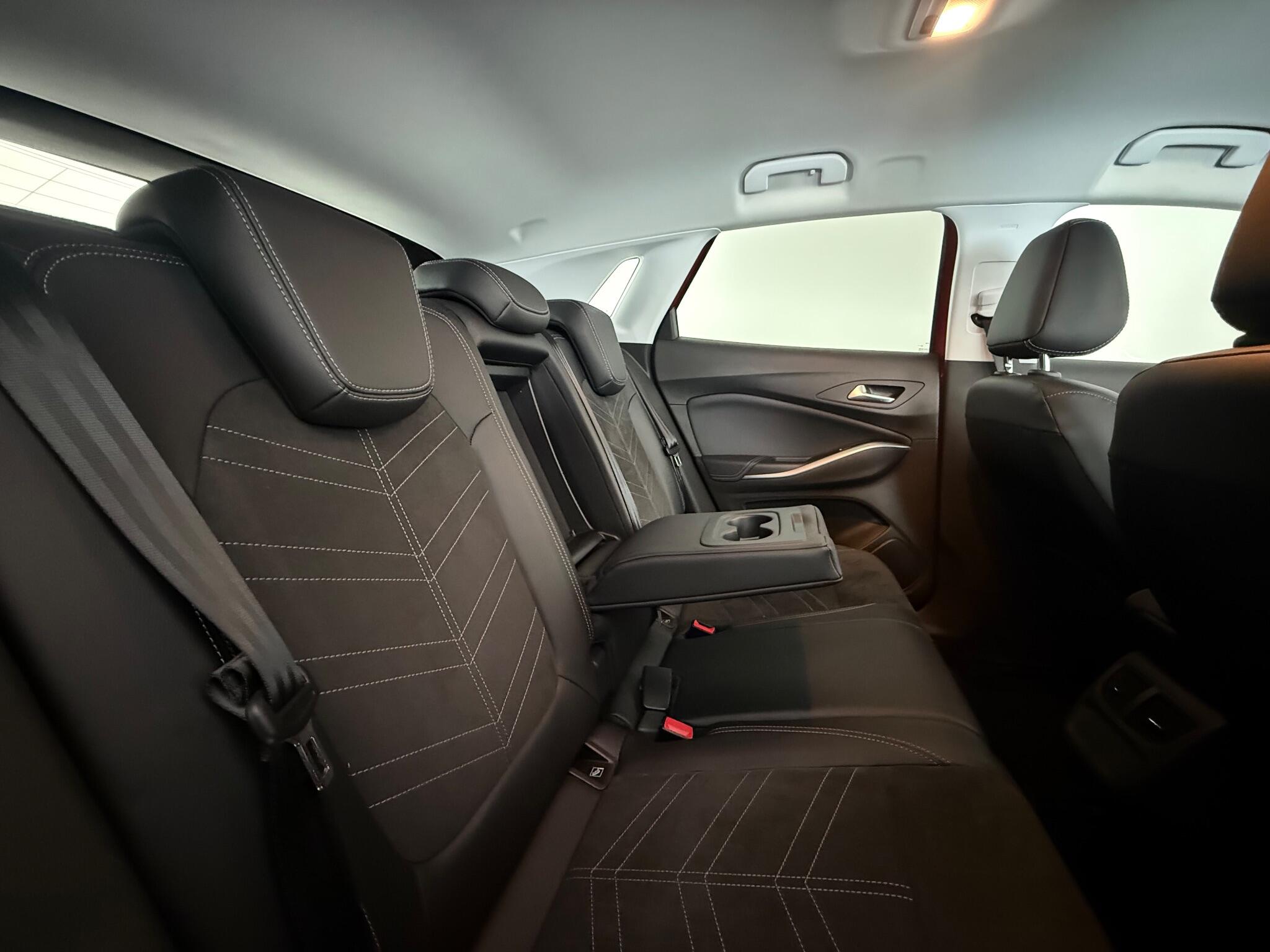 Vauxhall Grandland view 16