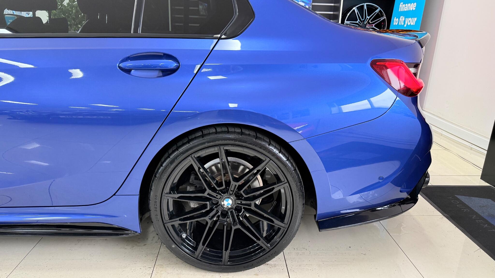BMW 3 Series view 37