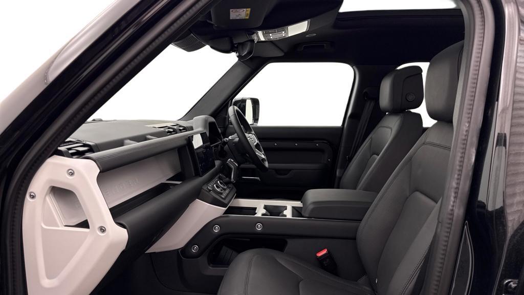 Land Rover Defender view 3