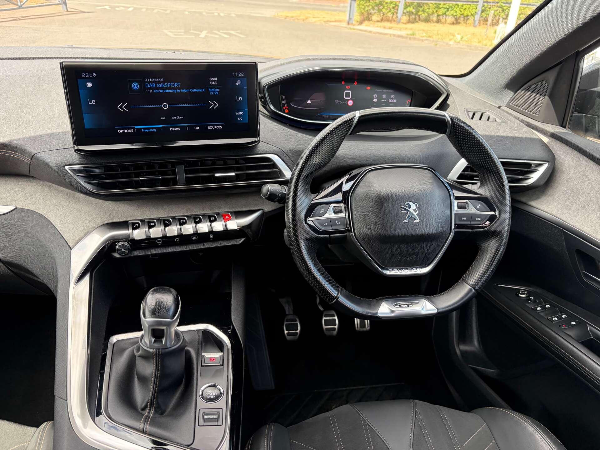 Peugeot 3008 view 2