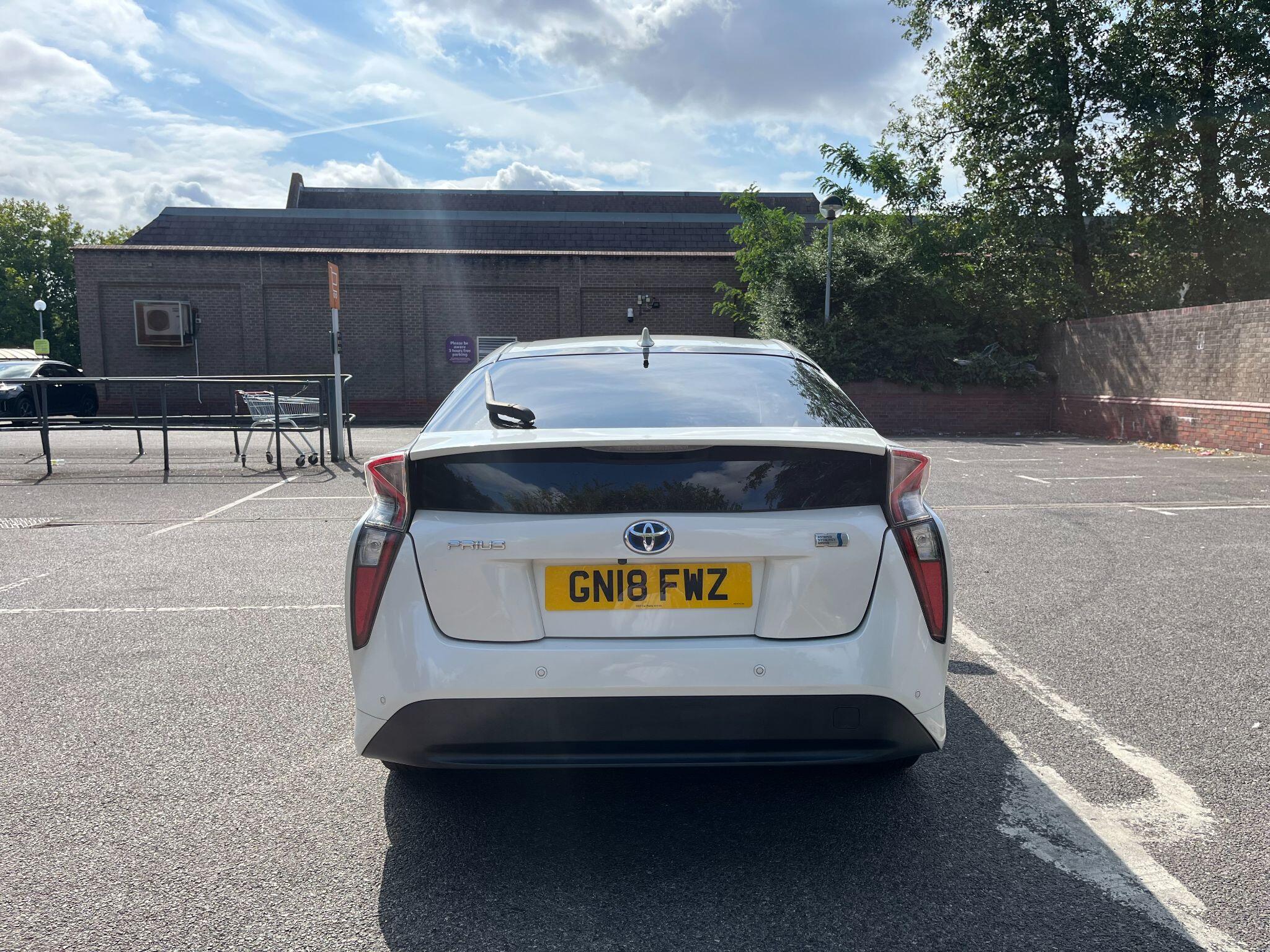 Toyota Prius view 6