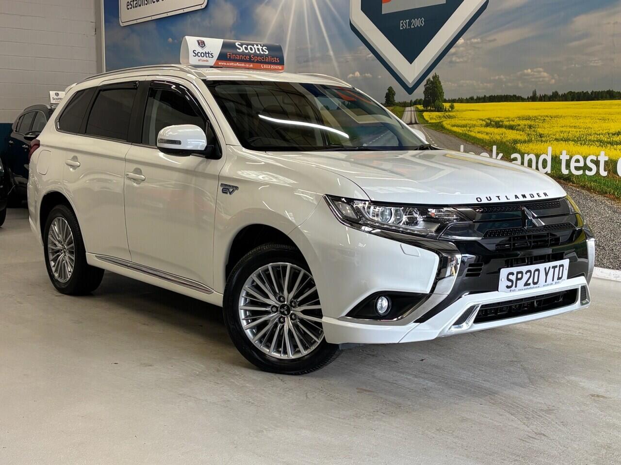 2020 Mitsubishi Outlander in White for sale