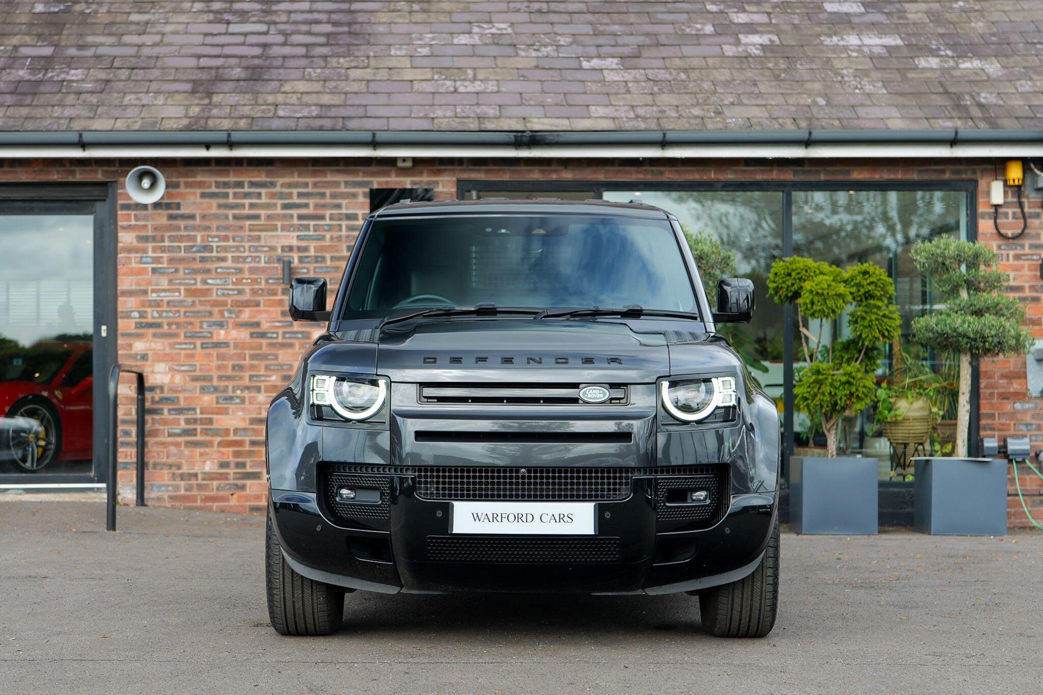 Land Rover Defender 90 view 2