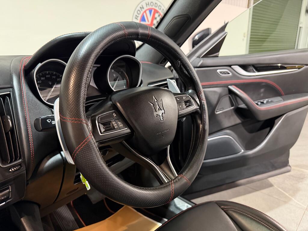 Maserati Levante view 8