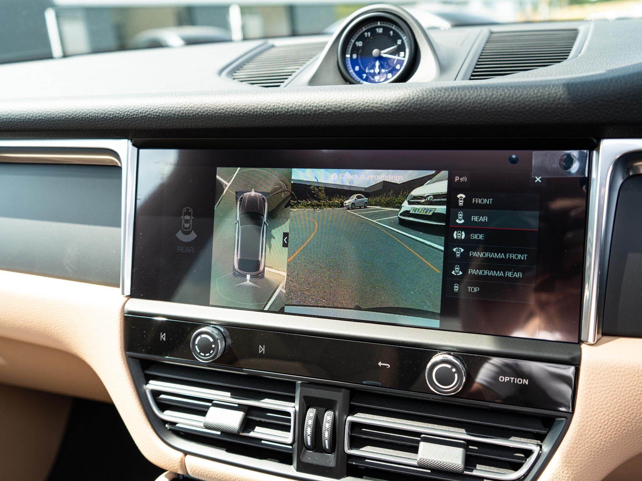 Porsche Macan view 37