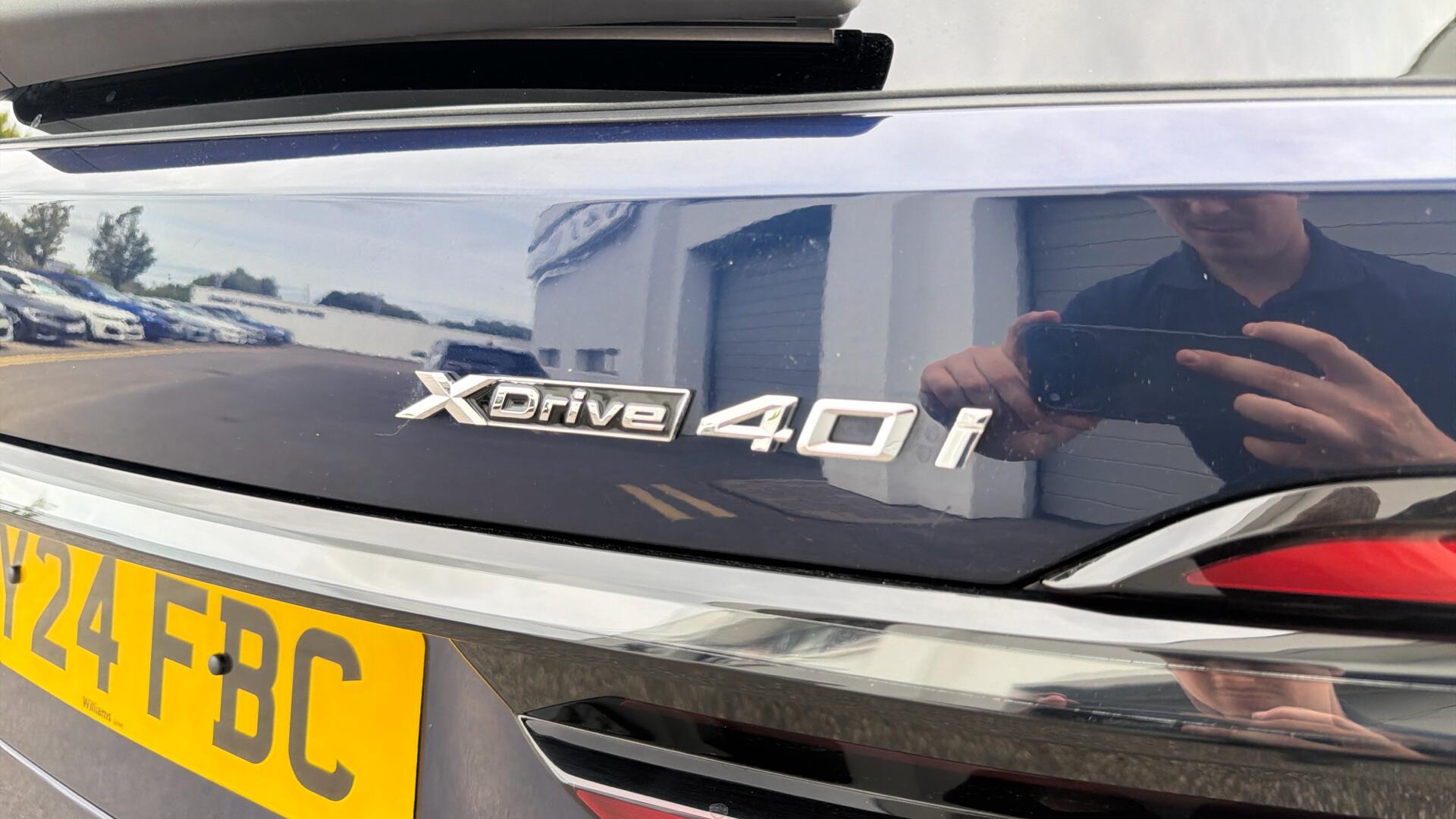 BMW X7 view 36