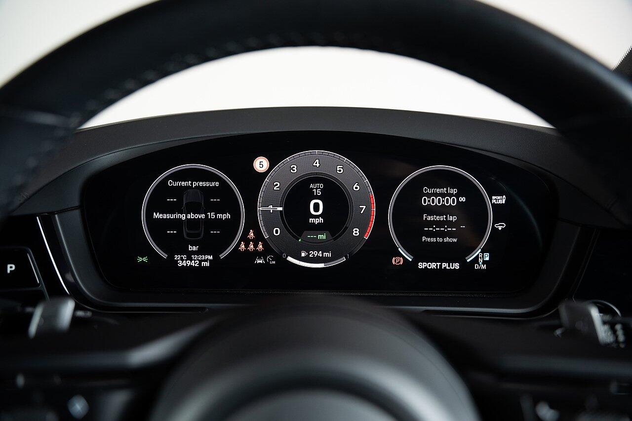 Porsche Cayenne view 38