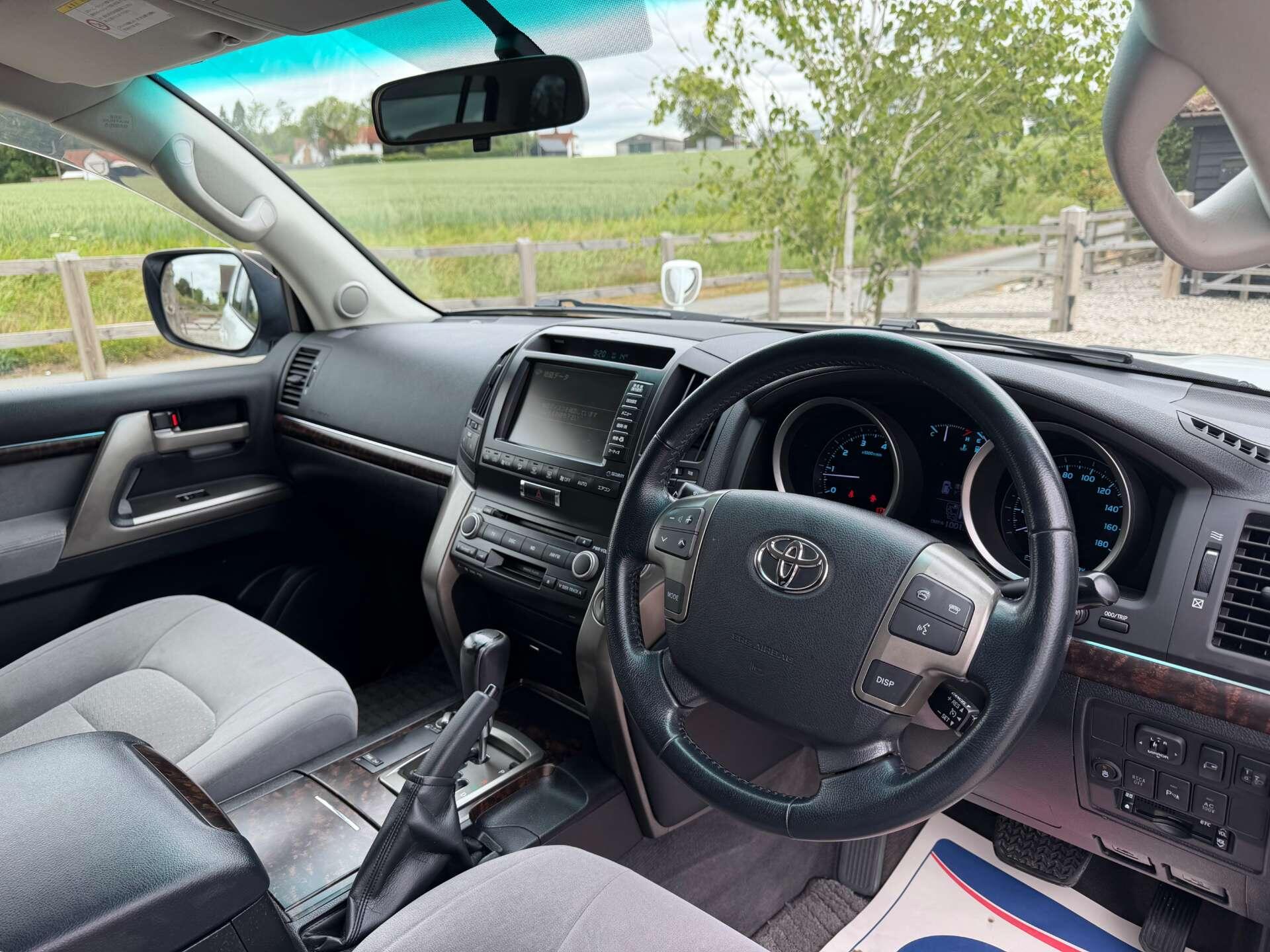 Toyota Land Cruiser view 20
