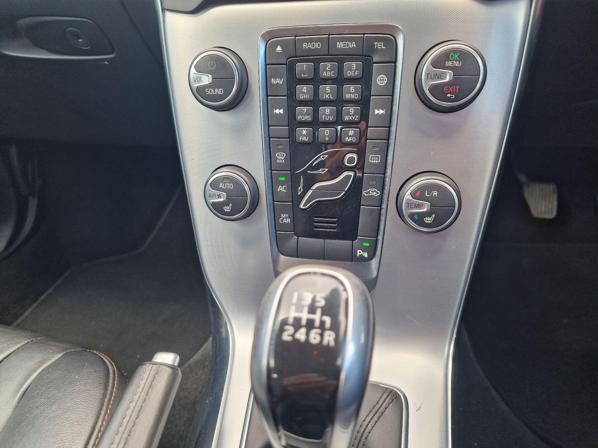 Volvo V40 Cross Country view 26