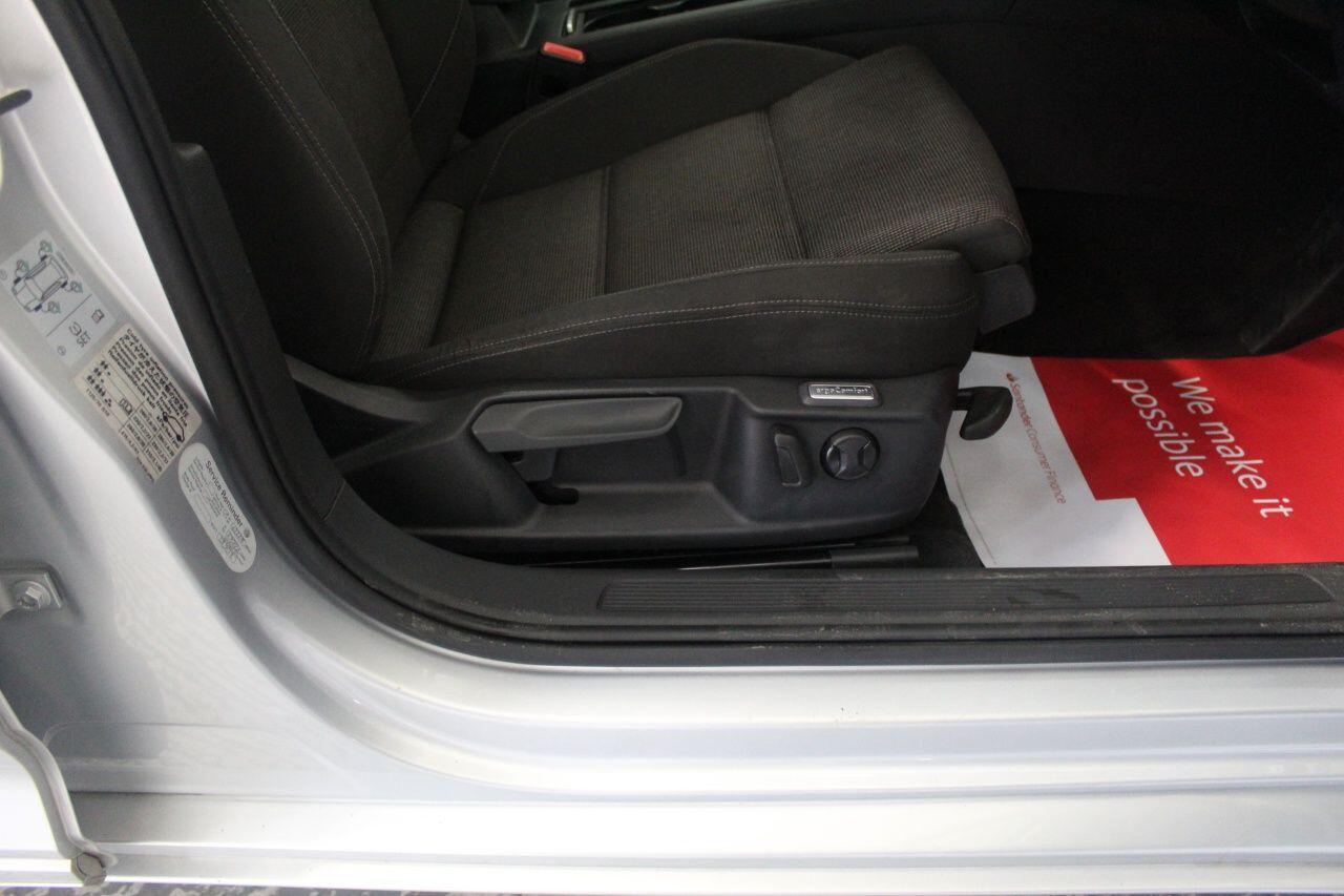 Volkswagen Passat view 32
