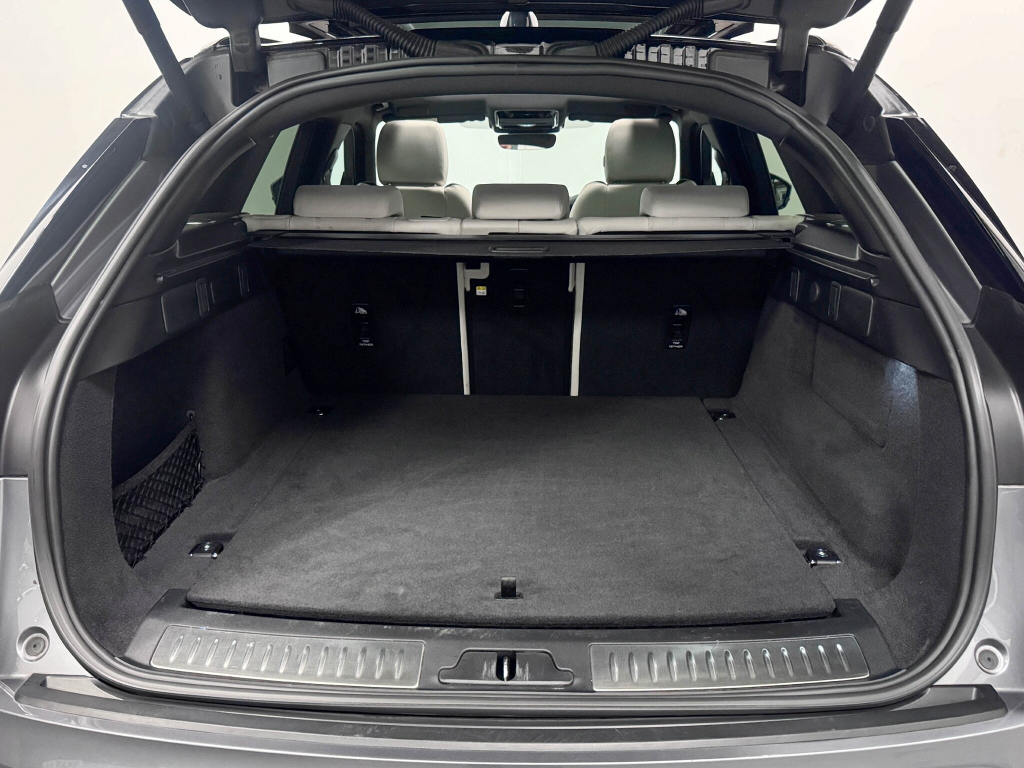 Land Rover Range Rover Velar view 7