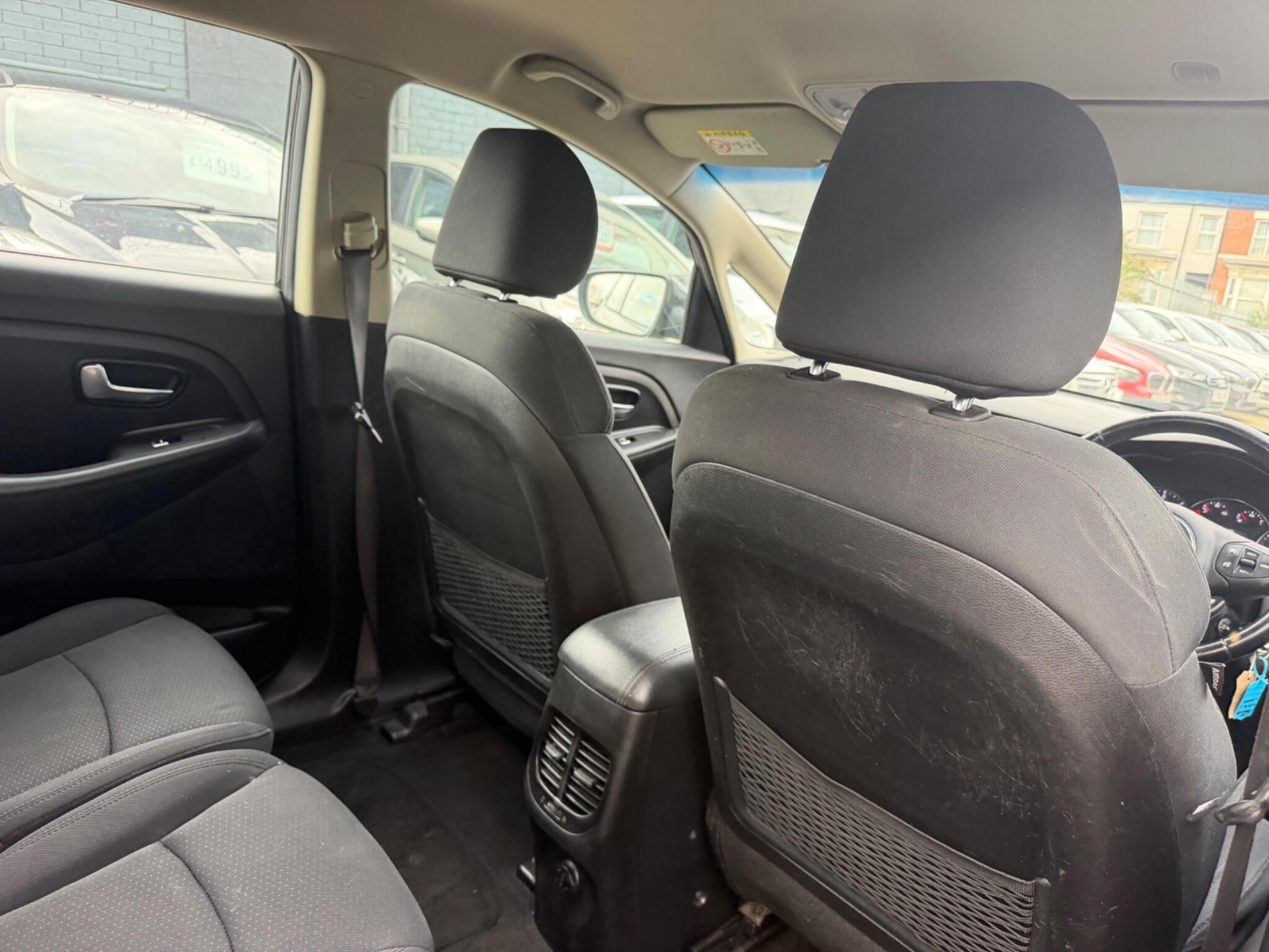 Kia Carens view 19