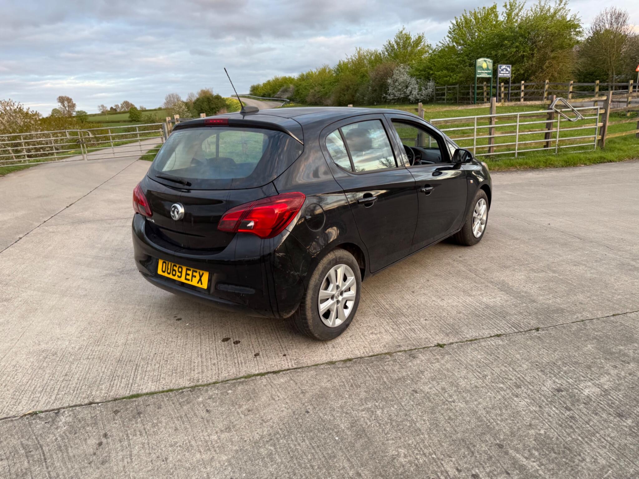 Vauxhall Corsa 1.4i Design Euro 6 (s/s) 5dr — photo 30 of 104