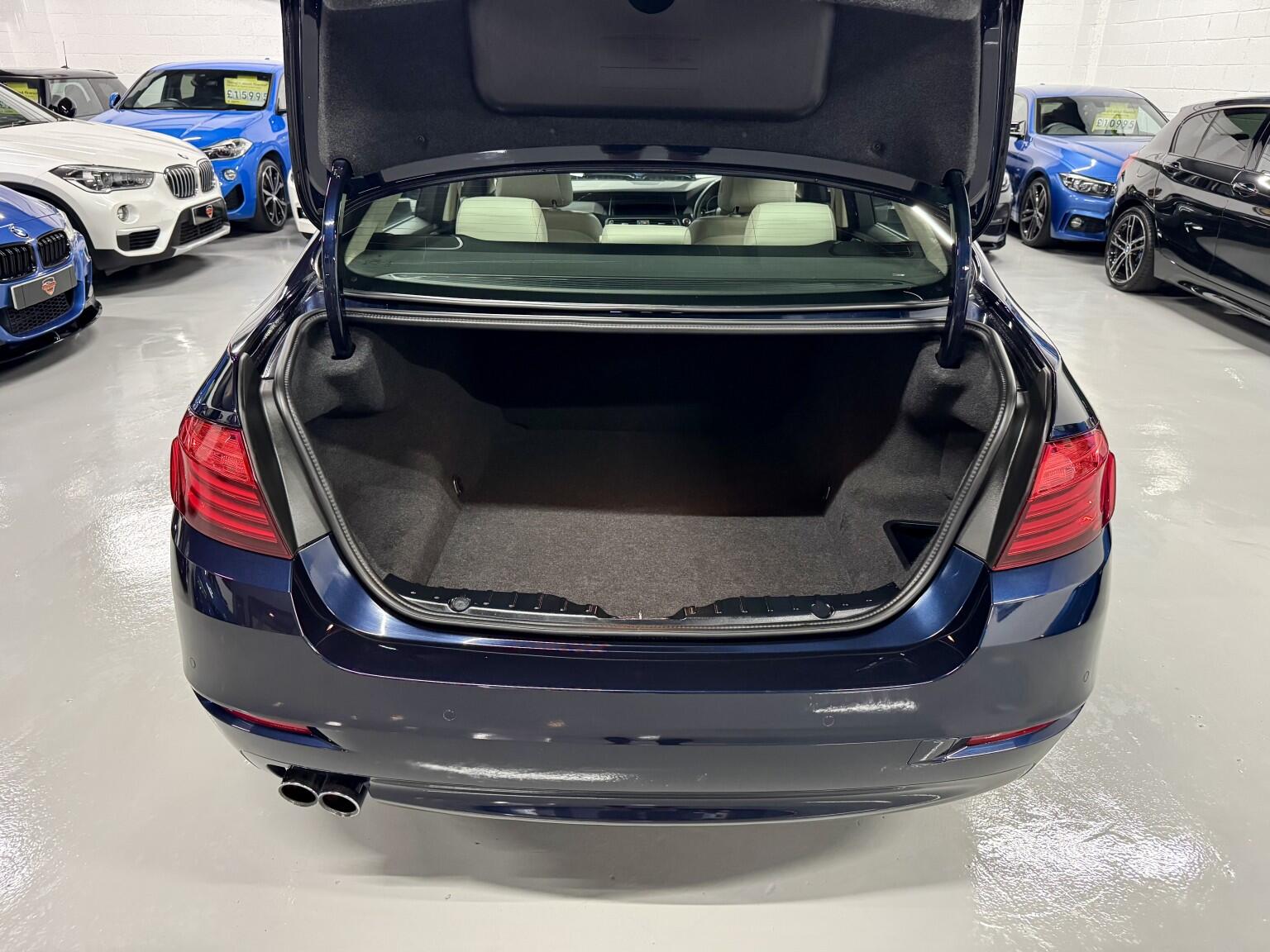 BMW 5 Series view 30