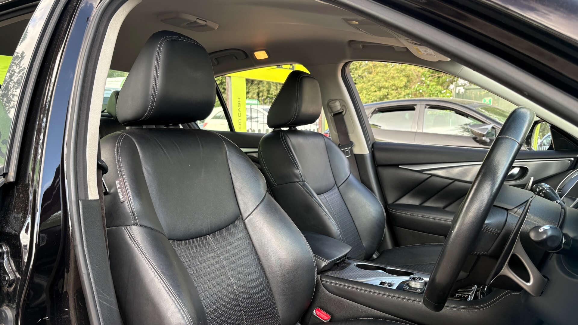 Infiniti Q50 view 8