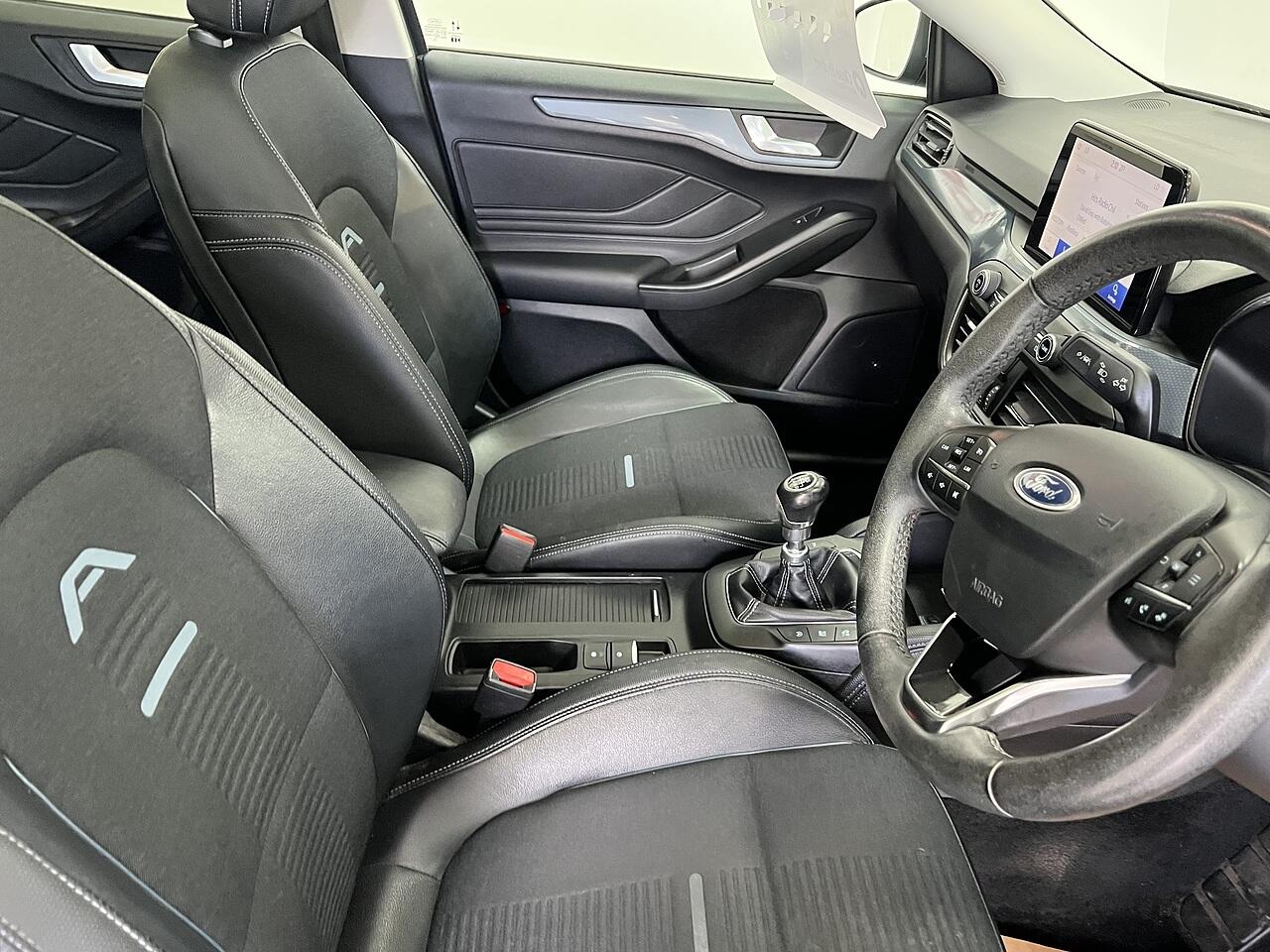 Ford Focus view 8