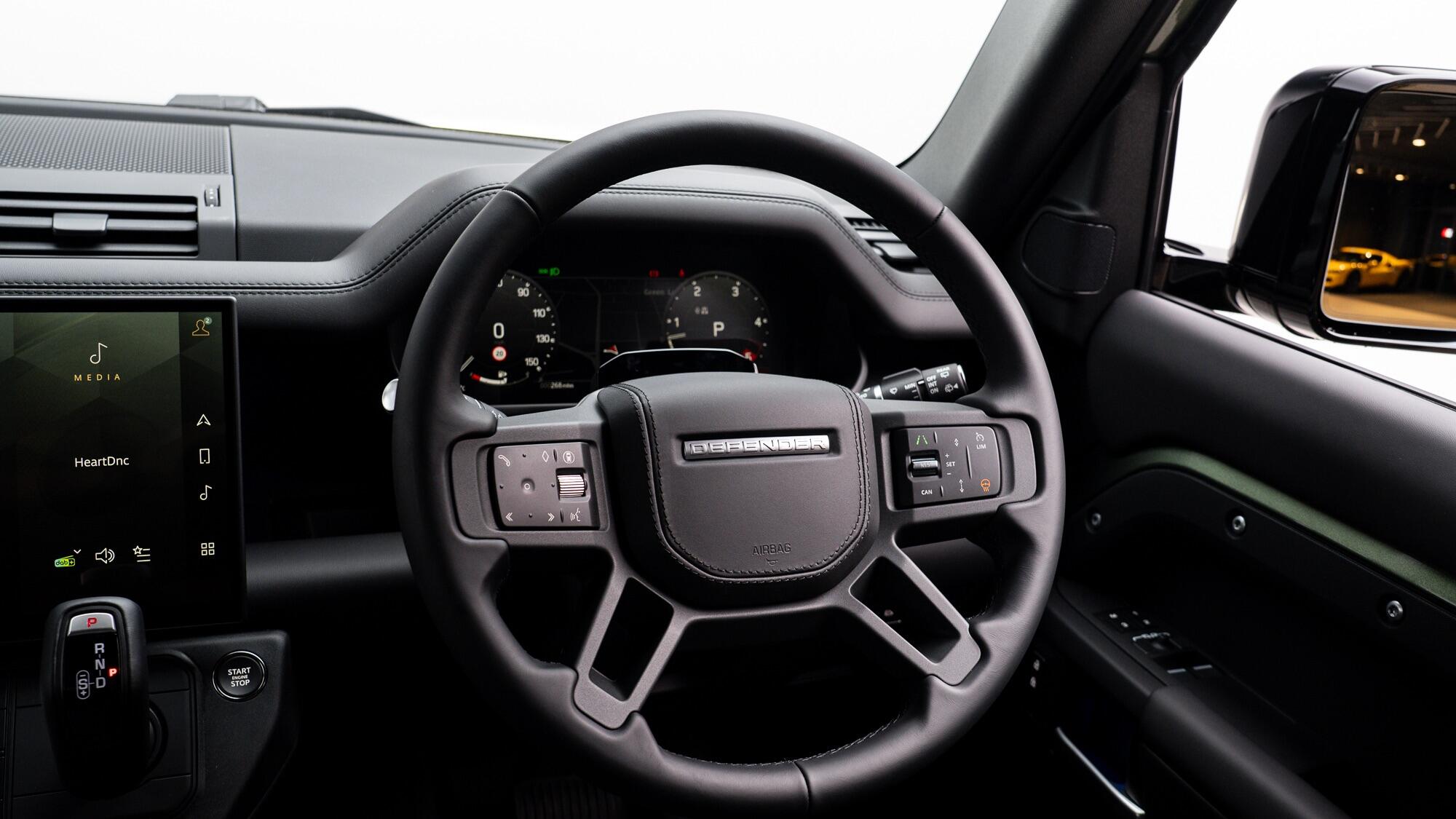 Land Rover Defender view 41