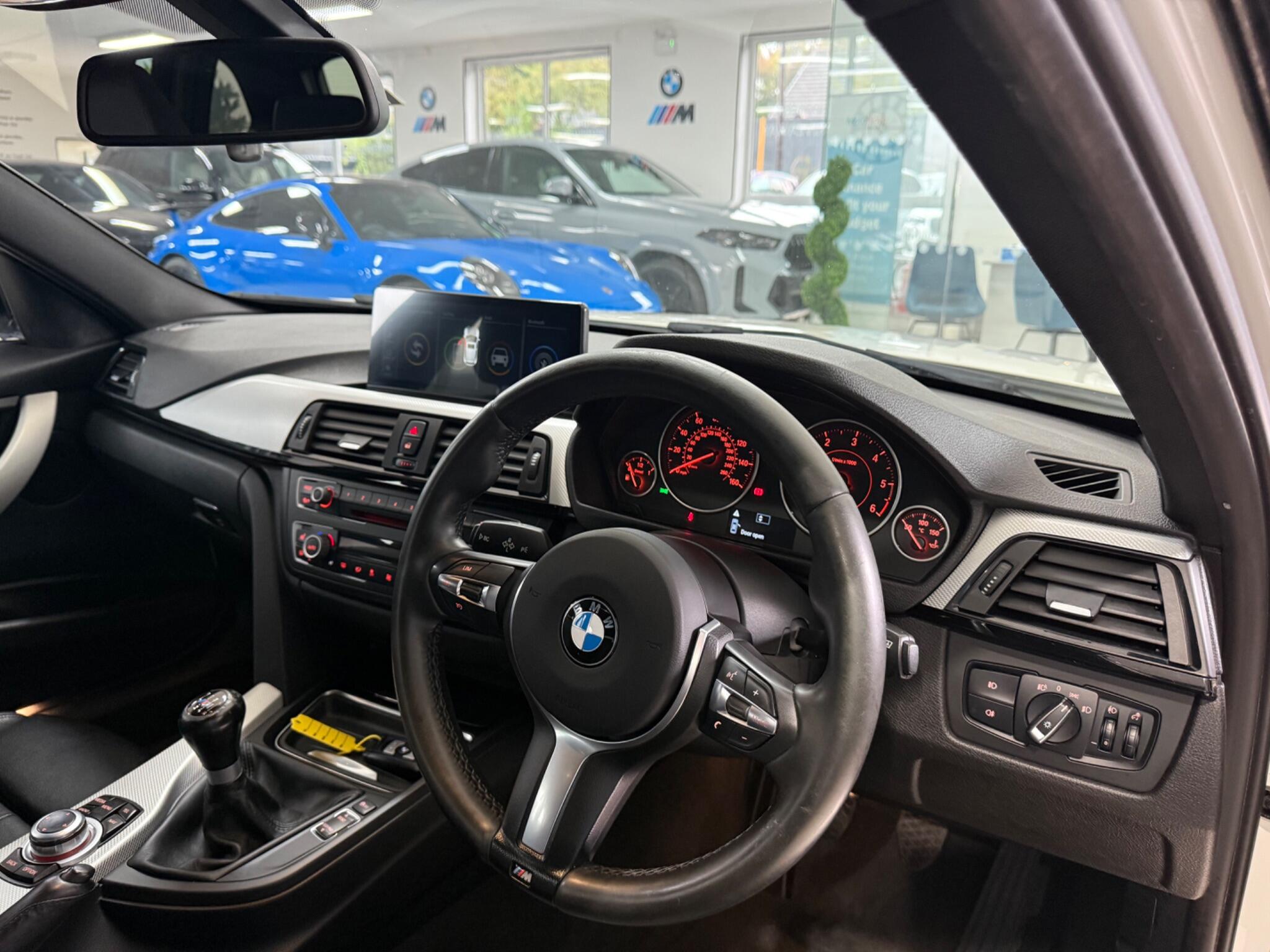 BMW 3 Series view 26