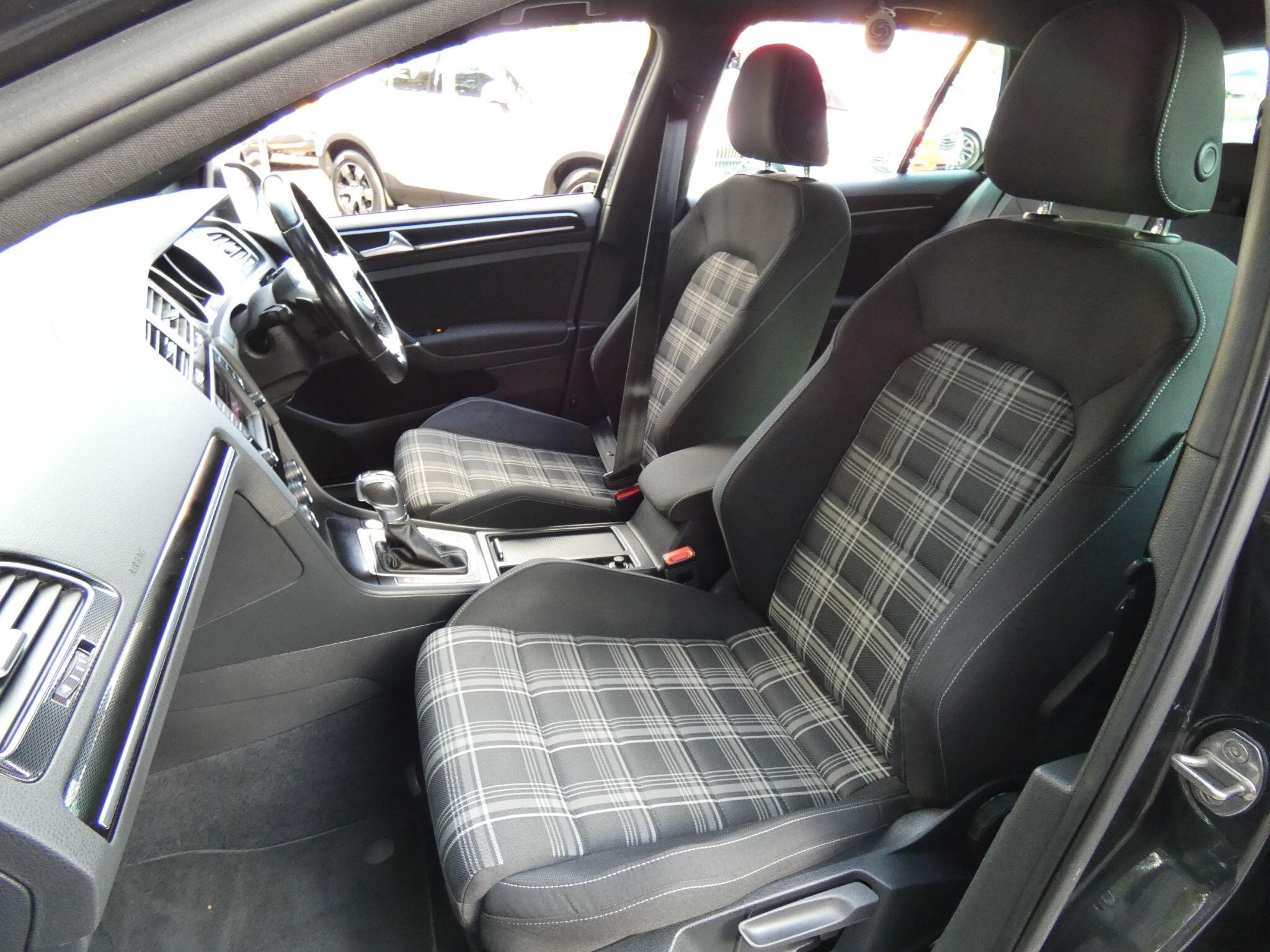 Volkswagen Golf view 19