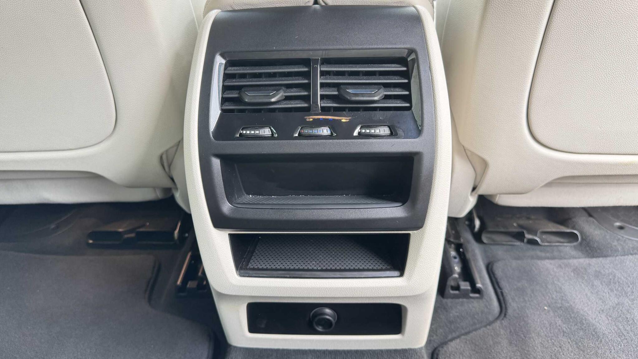 BMW X5 view 10