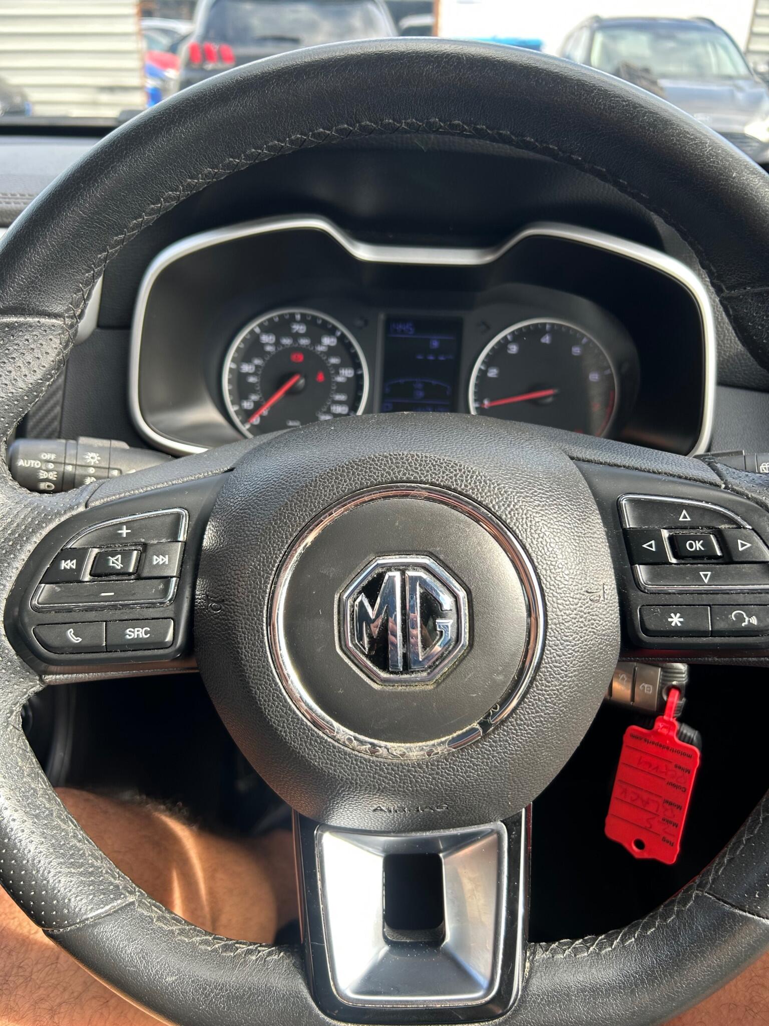 MG ZS view 8