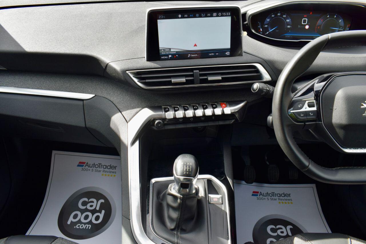 Peugeot 3008 view 45