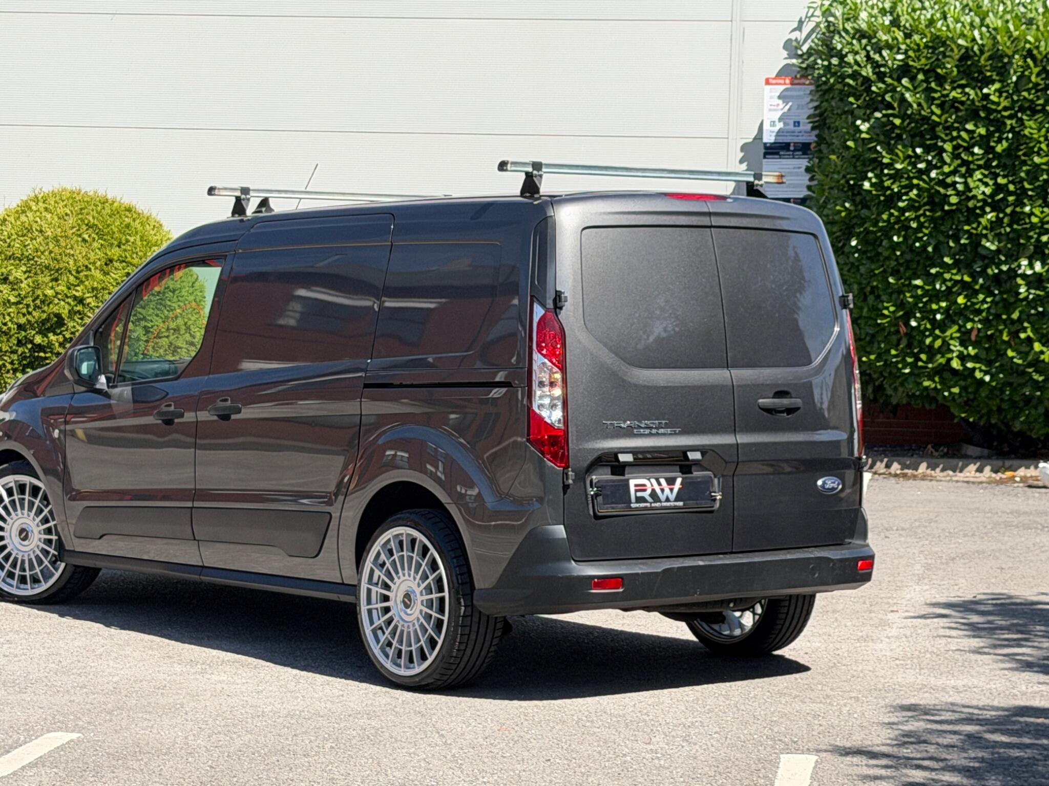Ford Transit Connect view 27