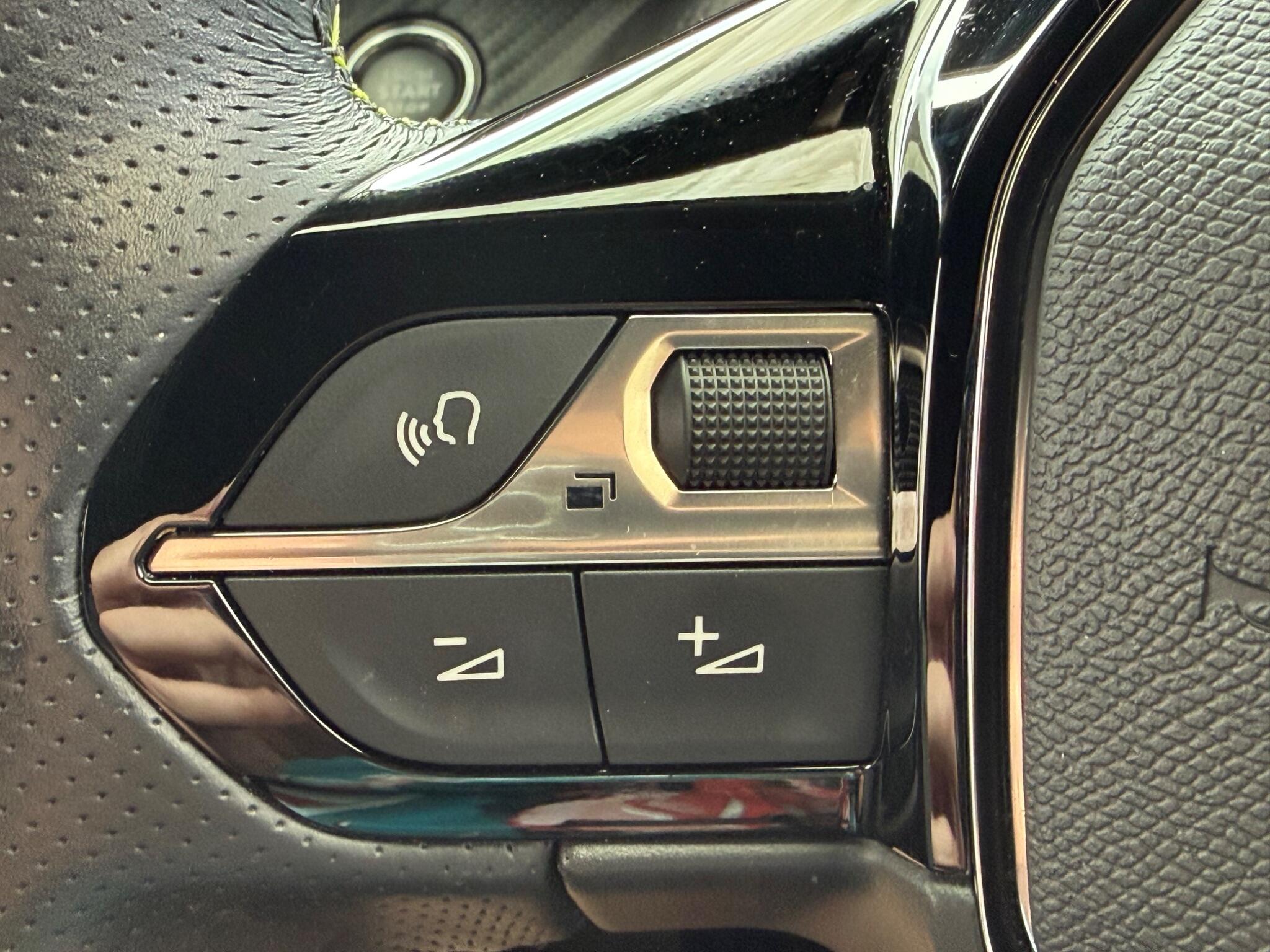 Peugeot E-2008 view 30
