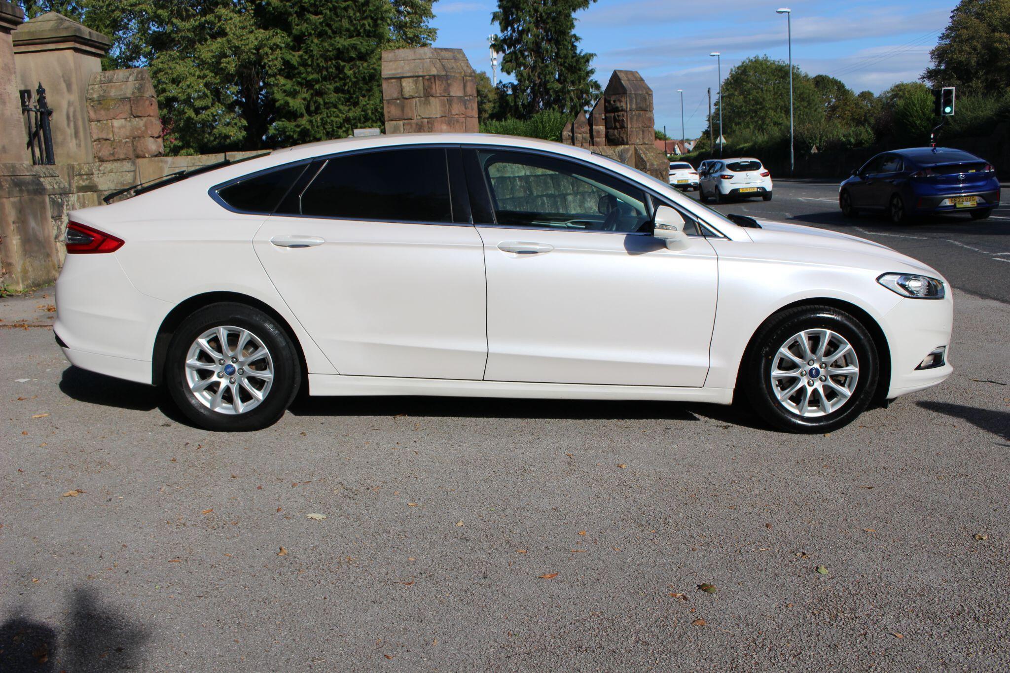 Ford Mondeo view 2