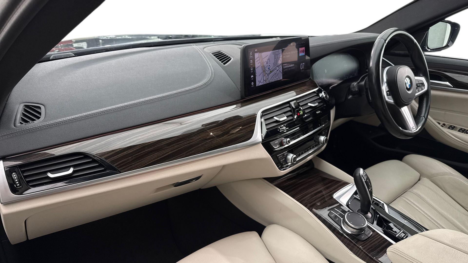 BMW 5 Series view 7
