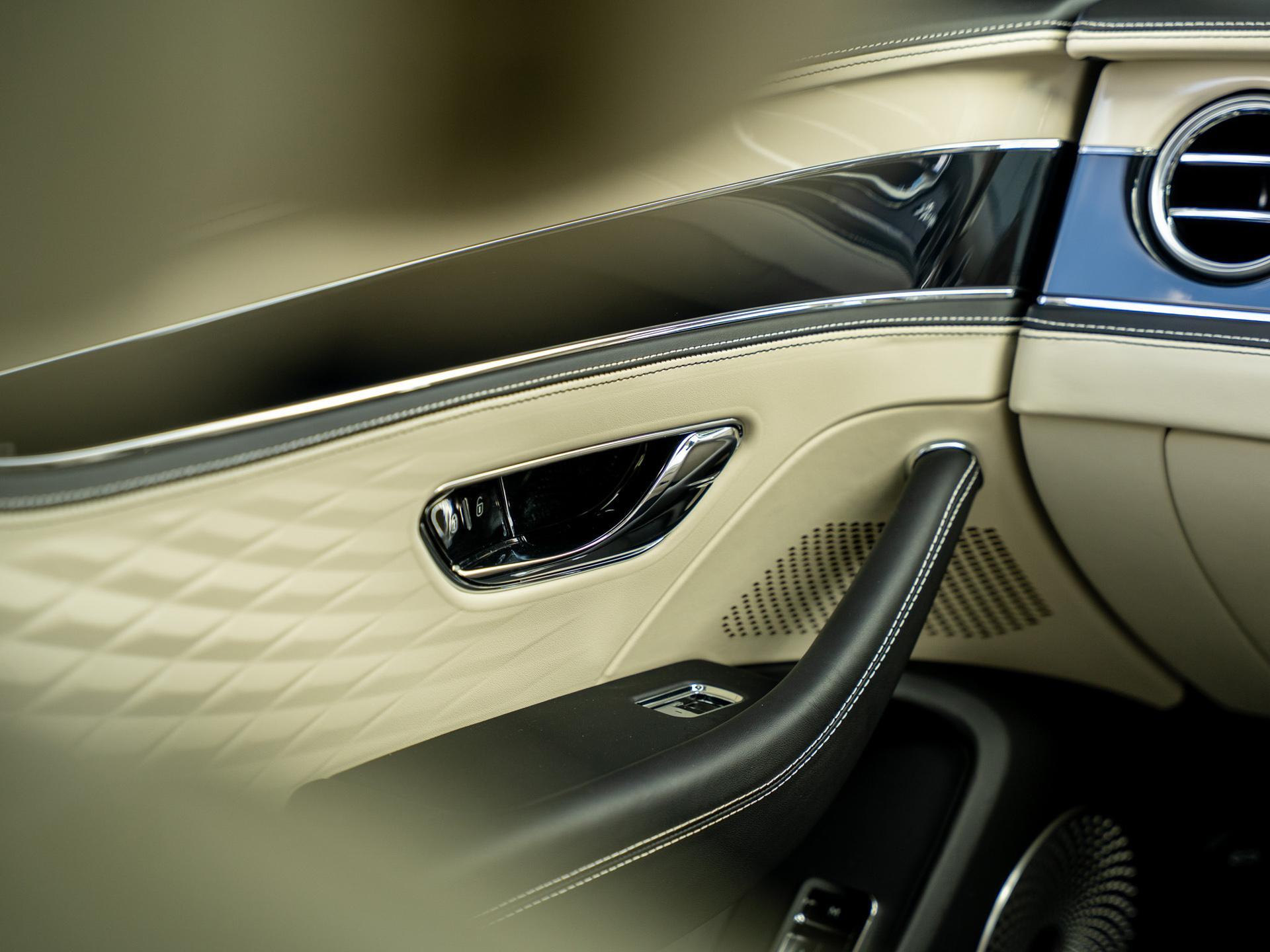 Bentley Flying Spur view 44