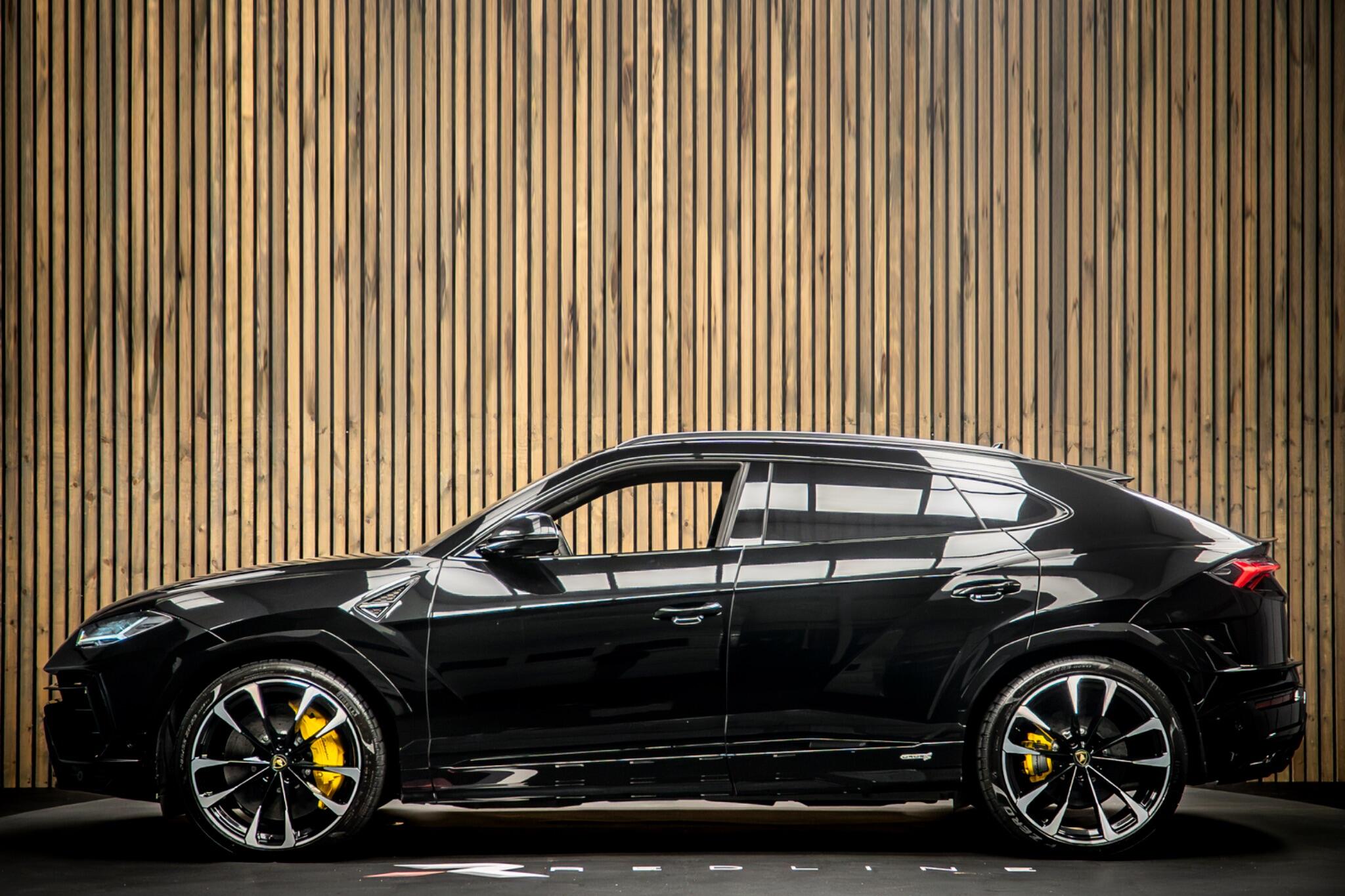 Lamborghini Urus view 7