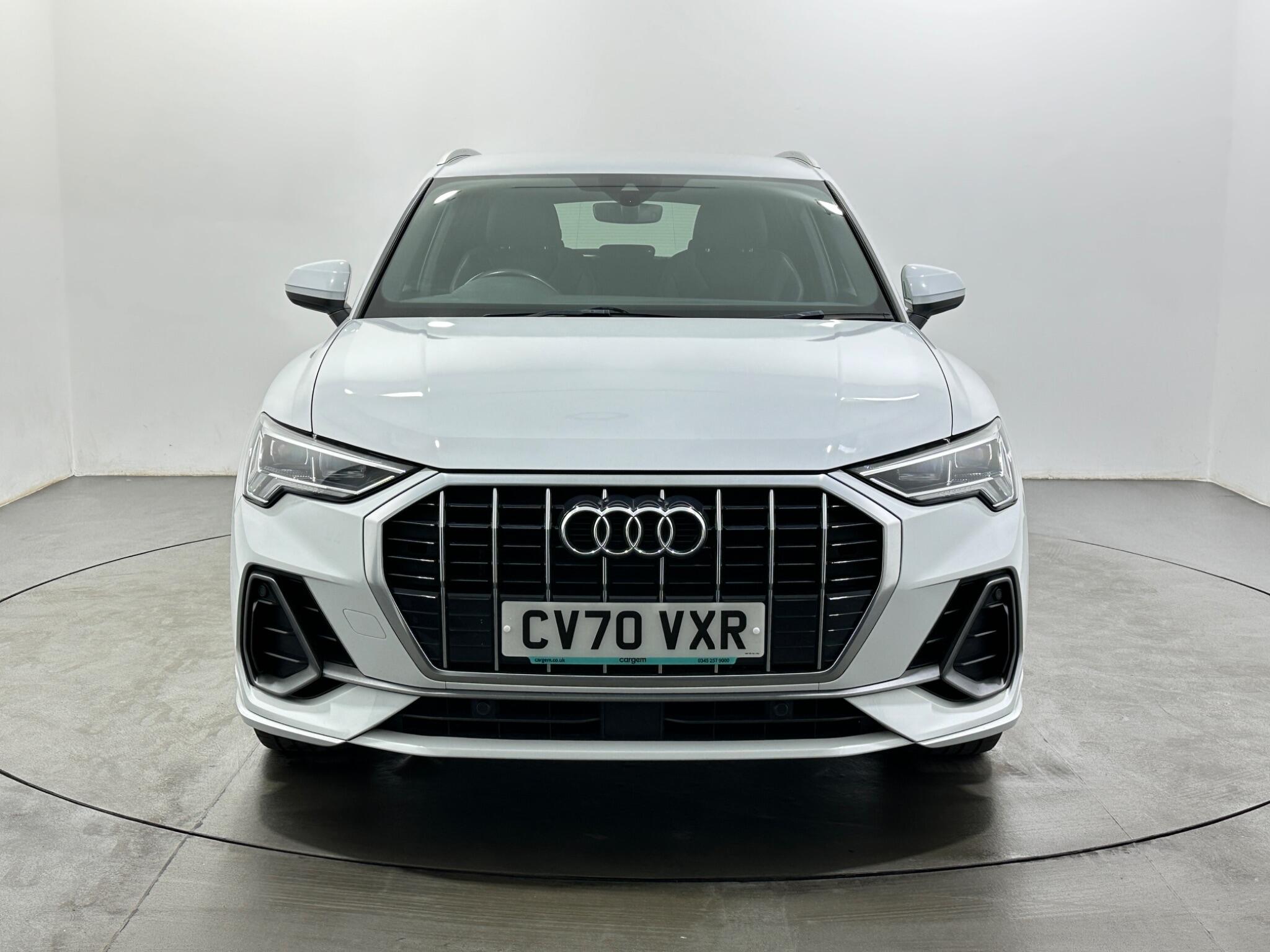 Audi Q3 view 3